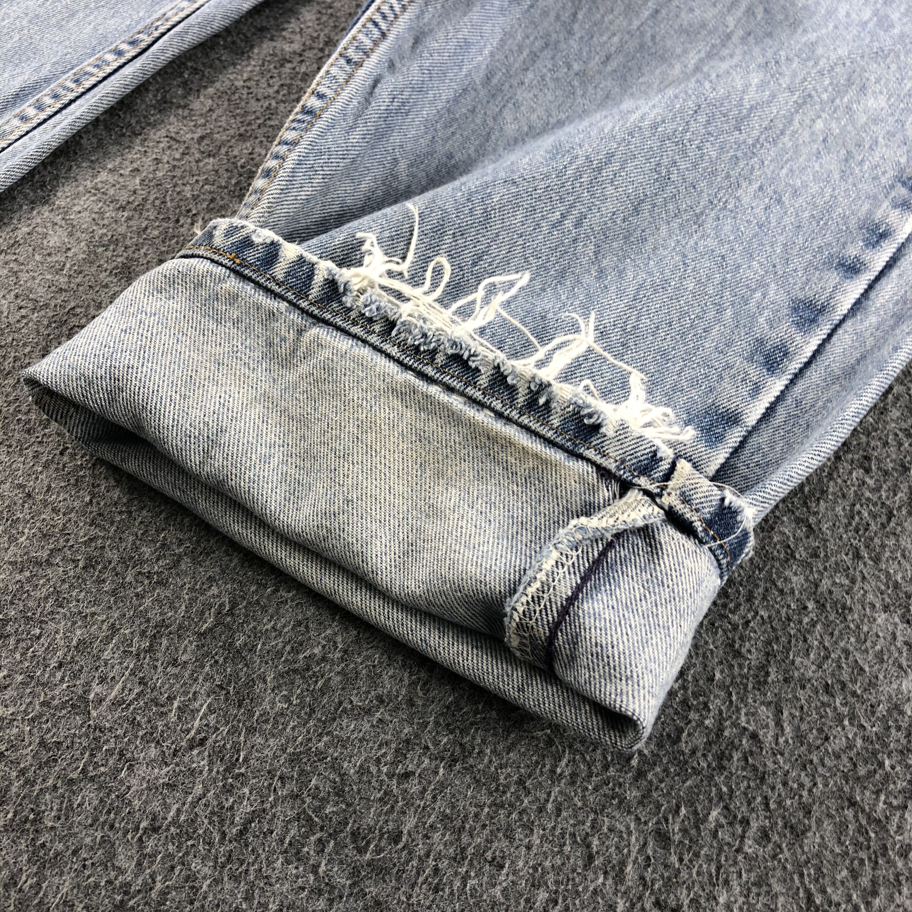 Levi's Vintage 90s Light Wash Levis 560 Jeans-J1239 Size US 35 - 7 Thumbnail