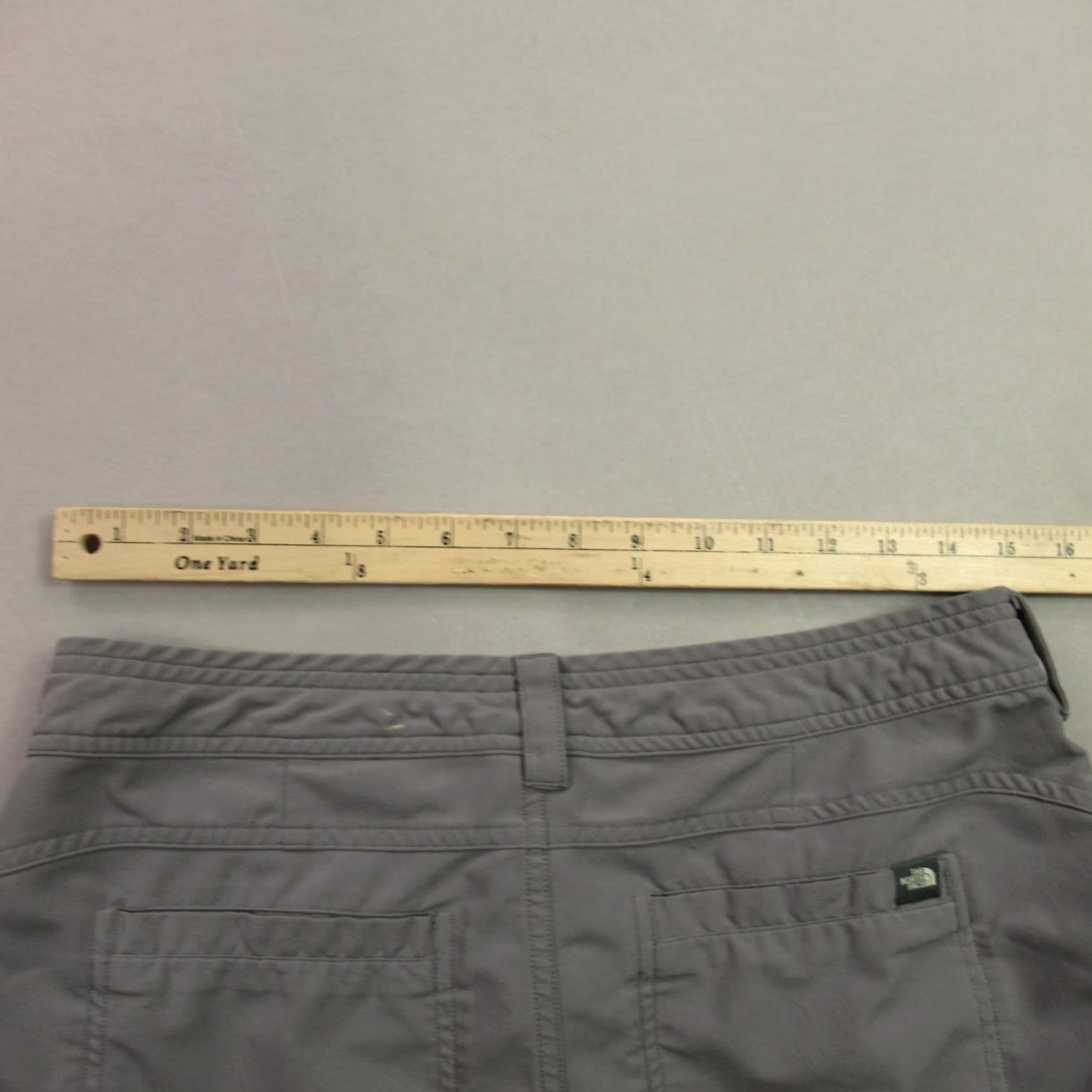 The North Face The North Face Women's Cargo Shorts | Size 6 | Beige | 5" Inseam | Hiking, Outdoor | Regular Fit Women Size 28" / US 6 / IT 42 - 7 Thumbnail