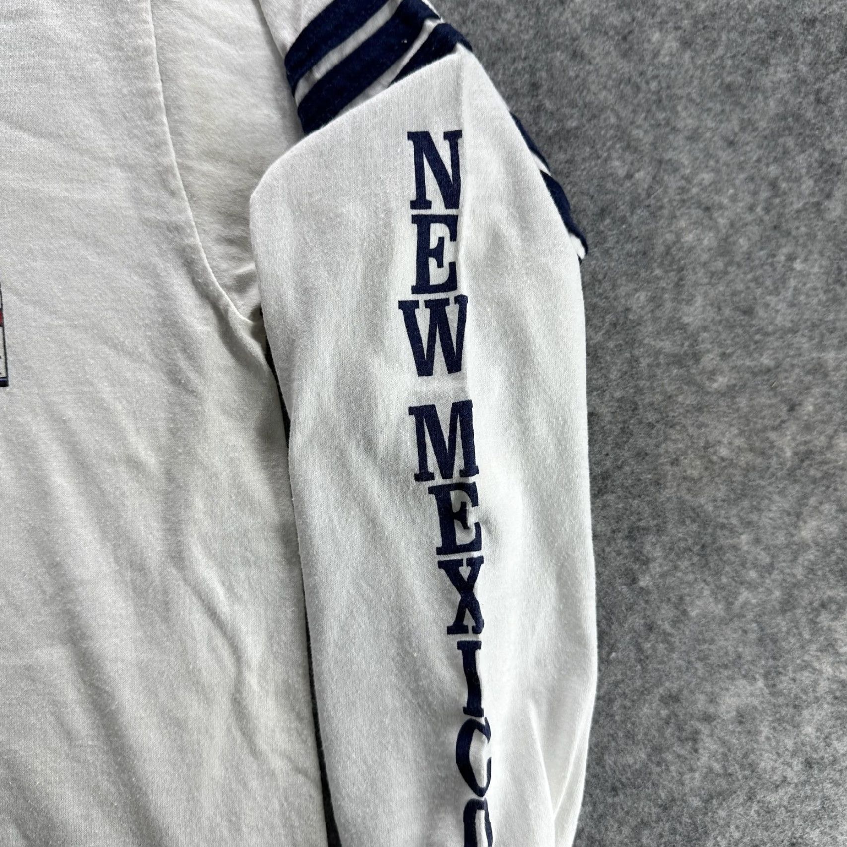 Vintage VINTAGE Prairie Mountain Shirt Mens Large White New Mexico Wolf Southwestern 90s Graphic Print Crew Neck Long Sleeve T-Shirt White Wolf 1990s Mens Size US L / EU 52-54 / 3 - 7 Thumbnail