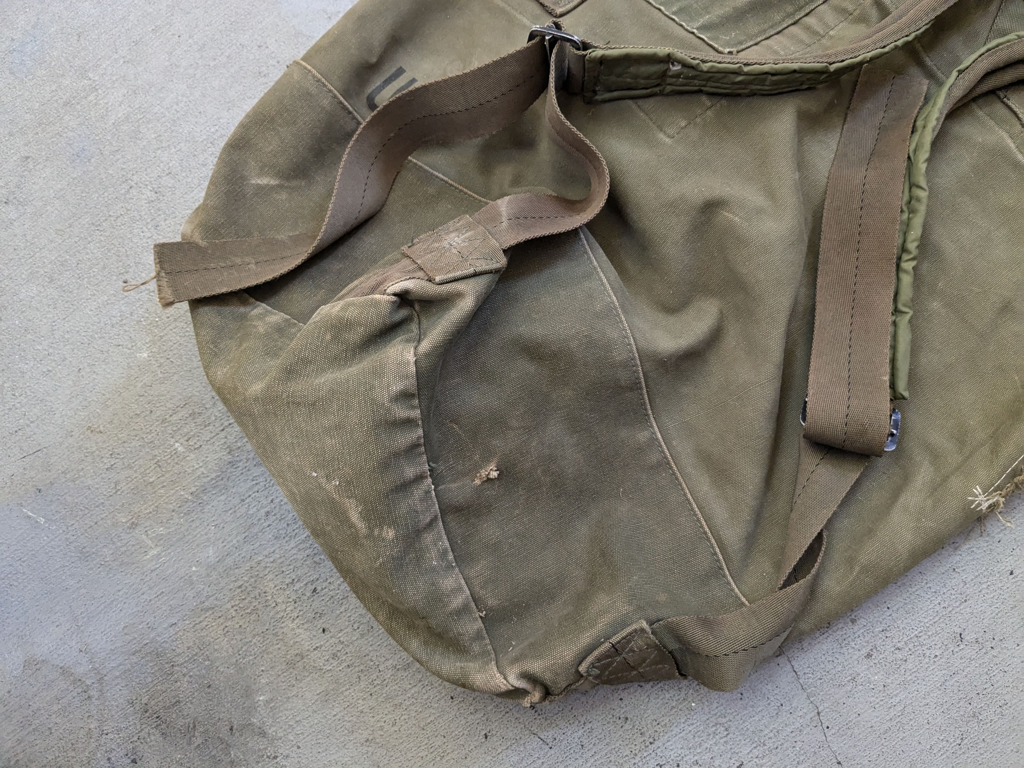 Vintage Vintage Military Duffle Bag Backpack Olive Green Canvas Size ONE SIZE - 2 Thumbnail