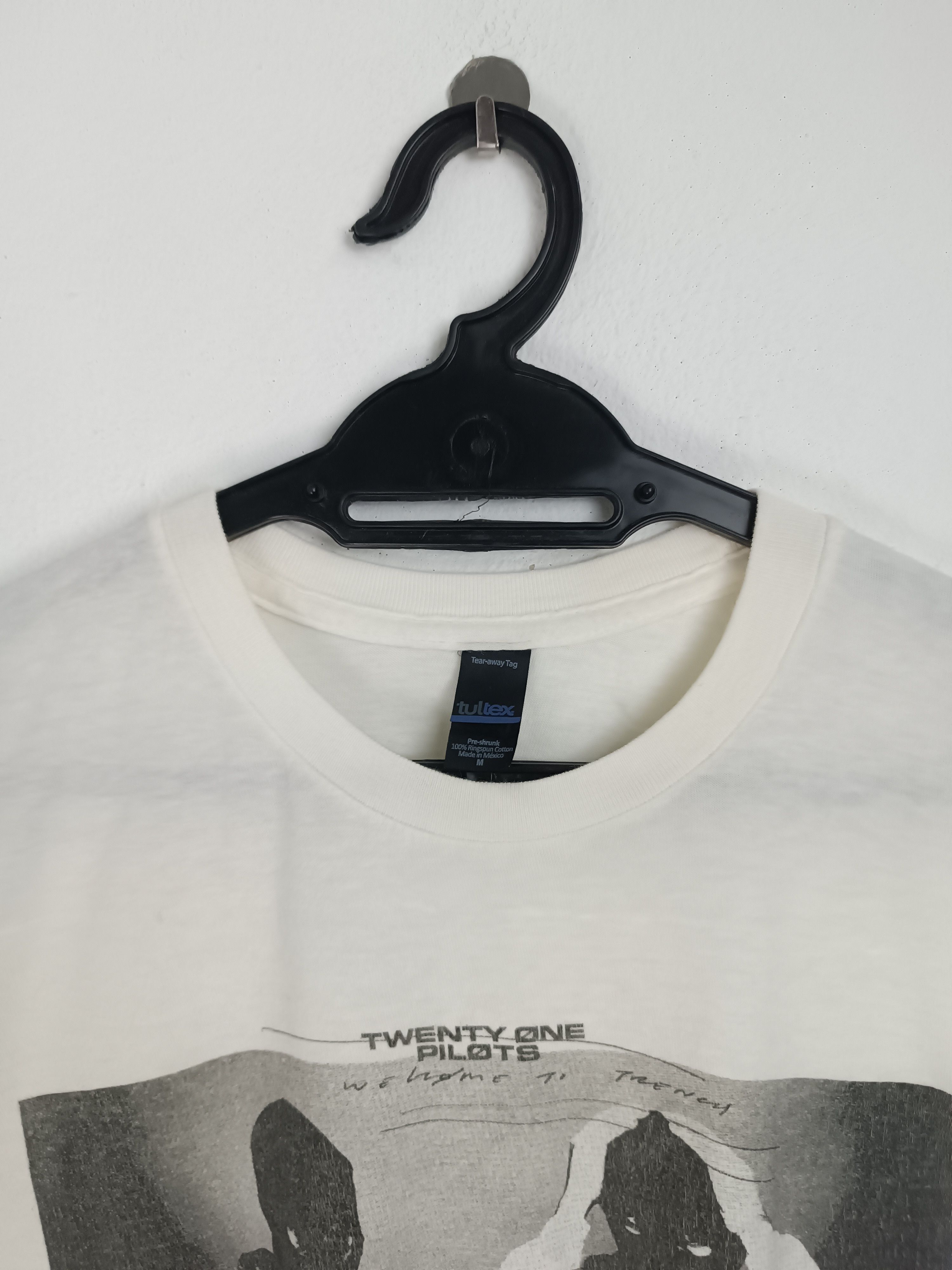 Band Tees VINTAGE TWENTY ONE PILOTS JUMPSUIT ALBUM VERY RARE TEE Size US M / EU 48-50 / 2 - 9 Thumbnail