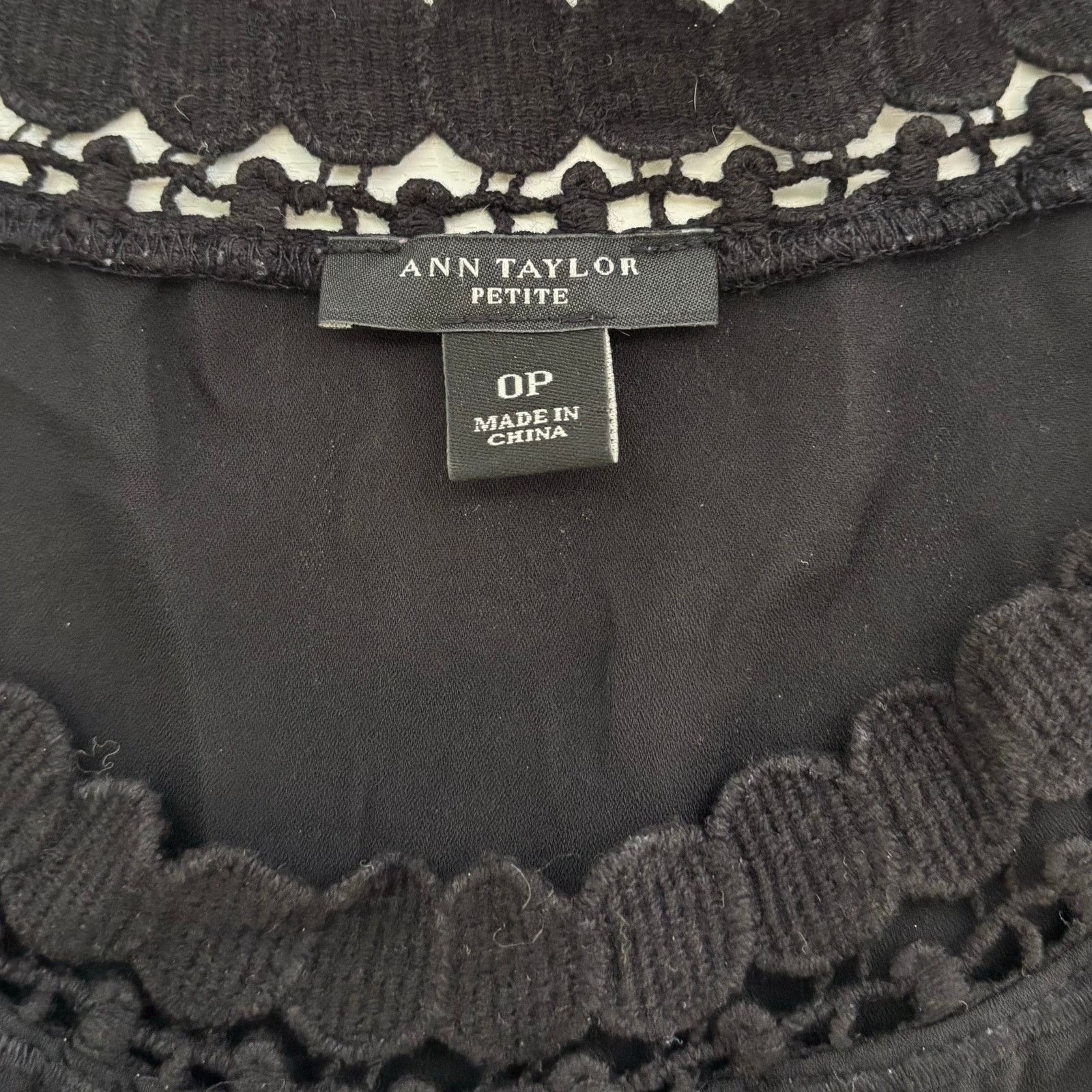 Ann Taylor Ann Taylor Black Crochet Lace Peplum Blouse Petite 0 Lined Size XS / US 0-2 / IT 36-38 - 7 Thumbnail
