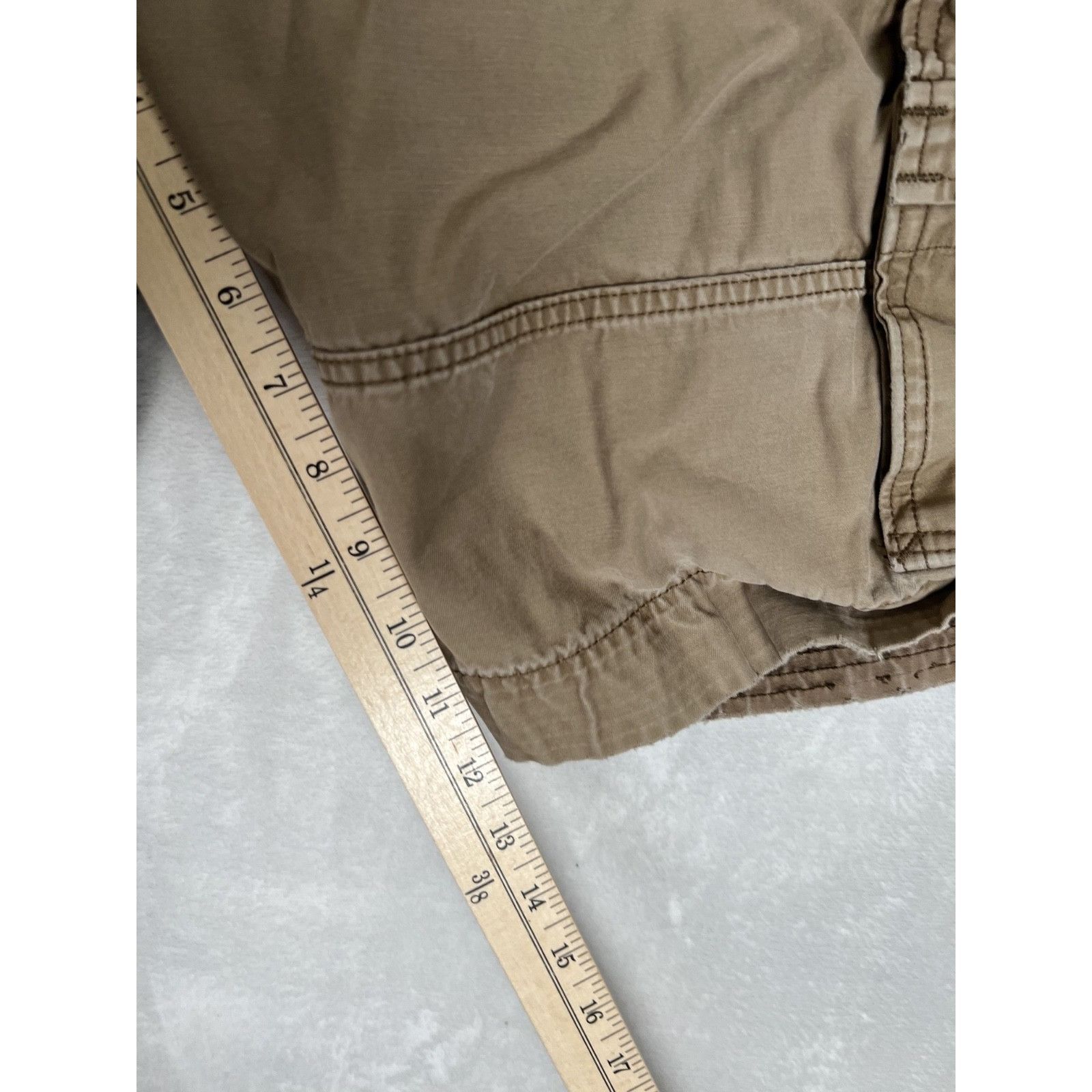 Levi's Vintage Levi’s Khaki Tan Cargo Shorts Size 38 Baggy Y2K Skat Size US 38 / EU 54 - 4 Thumbnail