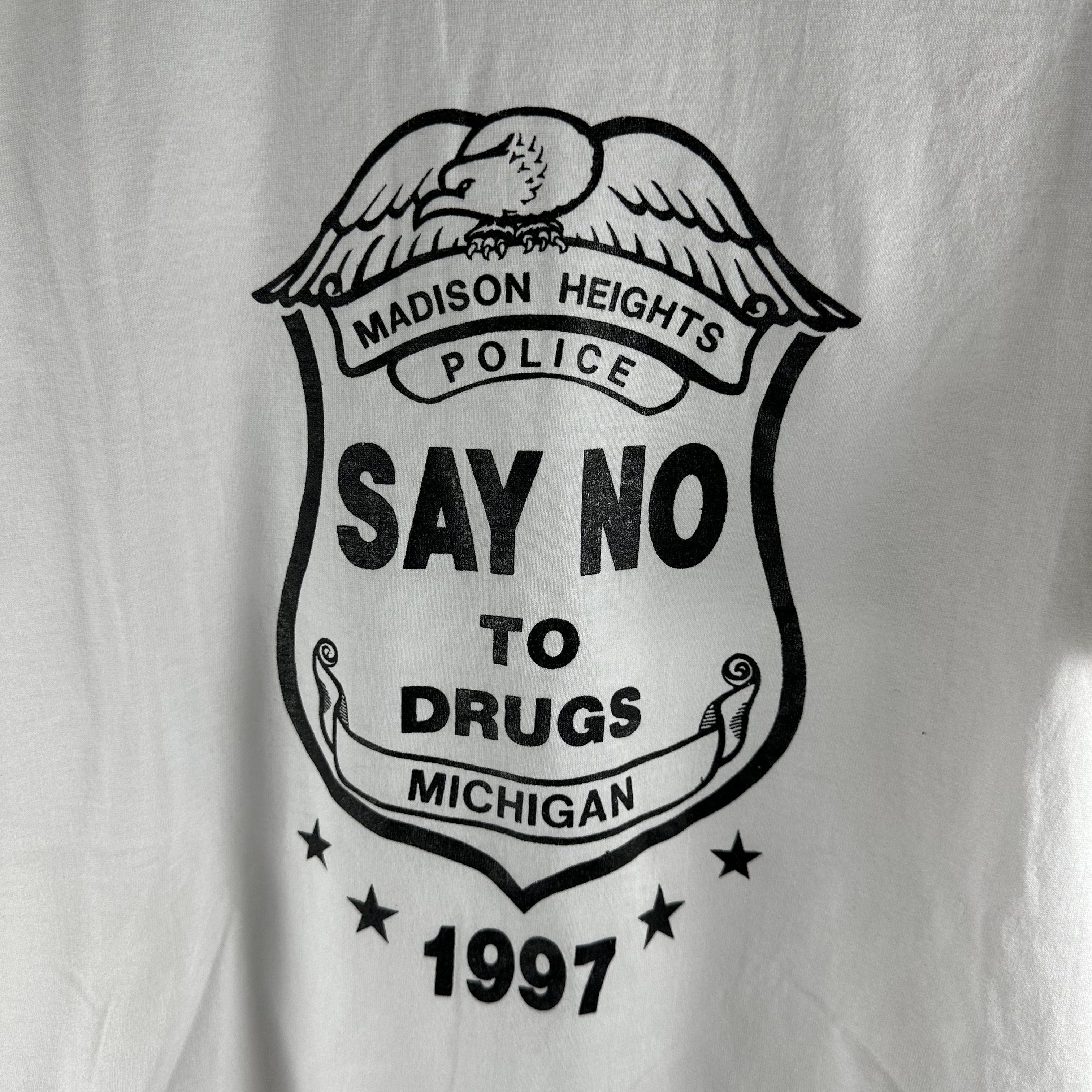 Vintage ​​1997 Say No To Drugs Michigan Police Graphic​ T-Shirt Size US XL / EU 56 / 4 - 2 Thumbnail
