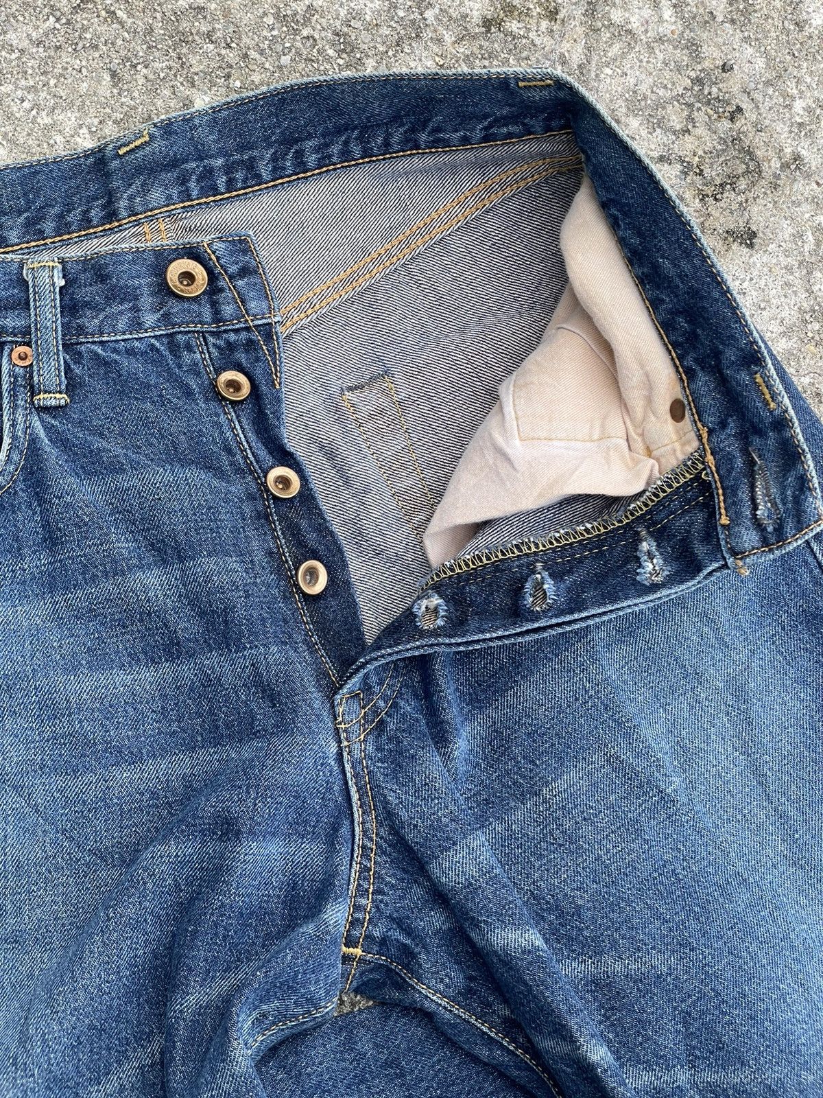 Edwin Vintage Rare Button Edwin 505 Selvedge (J23-11) Size US 28 / EU 44 - 15 Thumbnail