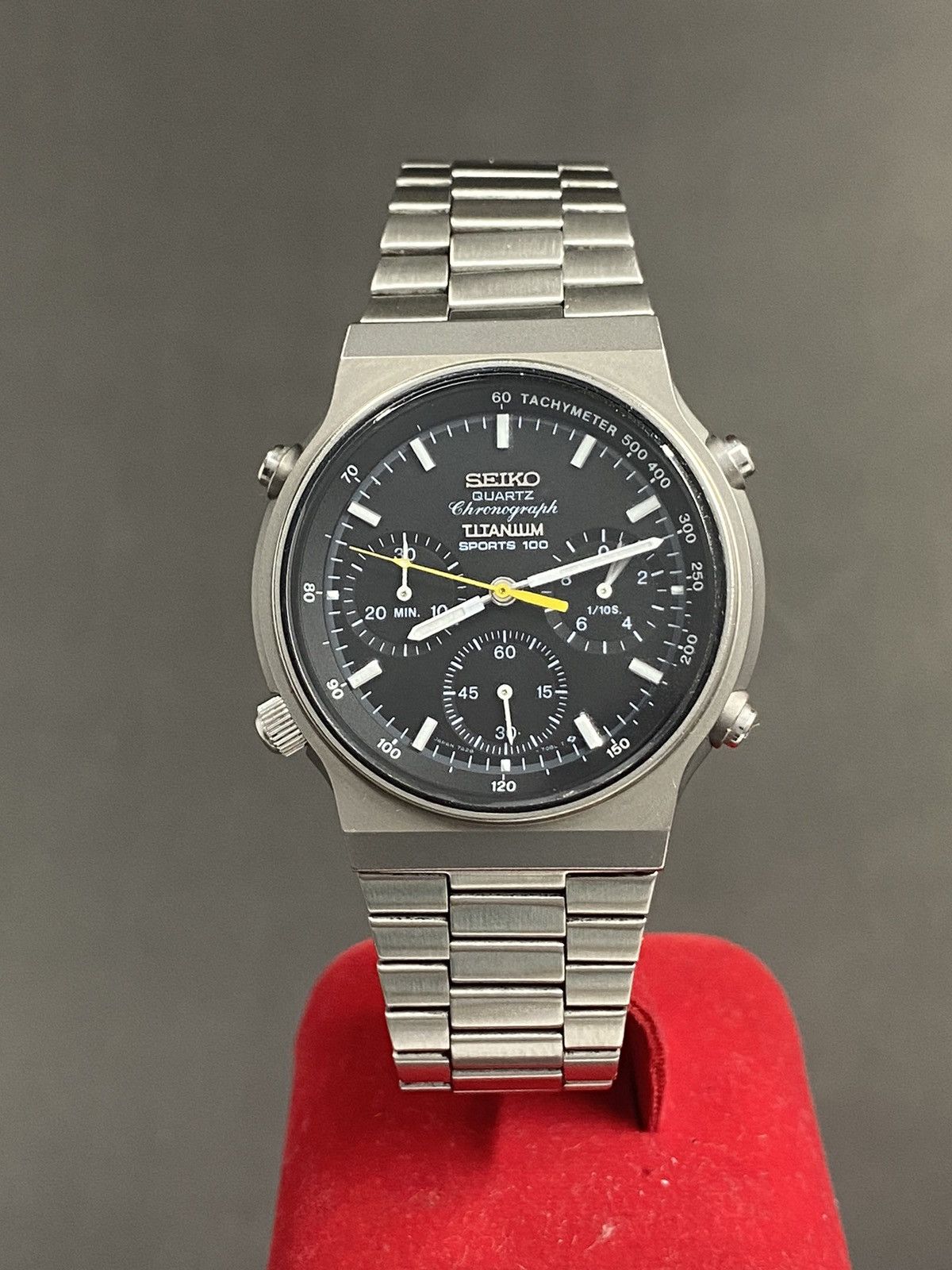 V.Rare Vintage SEIKO Titanium 7A28-7080 Quartz Men’s Watch
