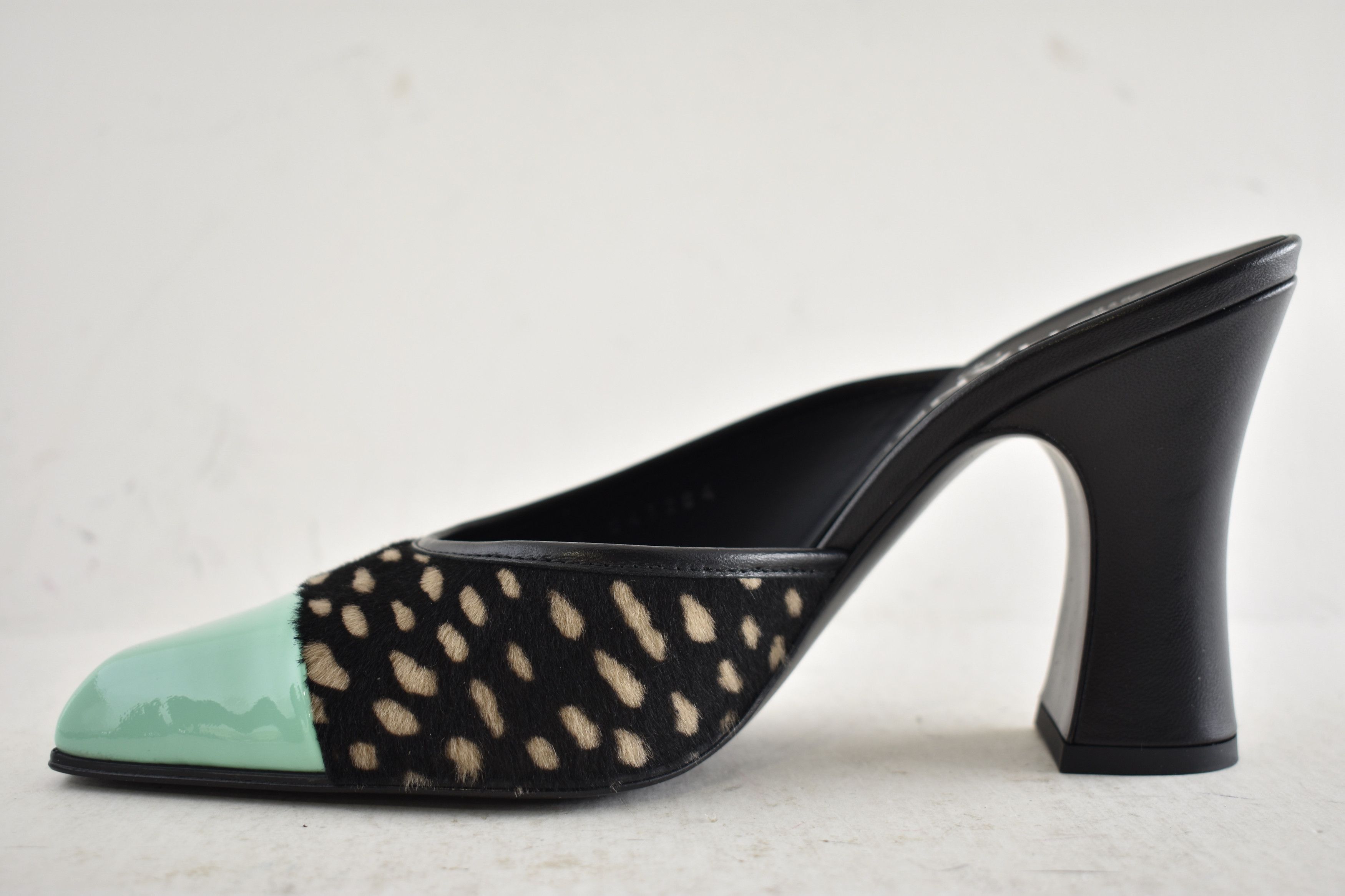 Chanel 26S Blazy White Pony Fur Green Block Heel Pump Mule 36 Size US 6 / IT 36 - 15 Thumbnail