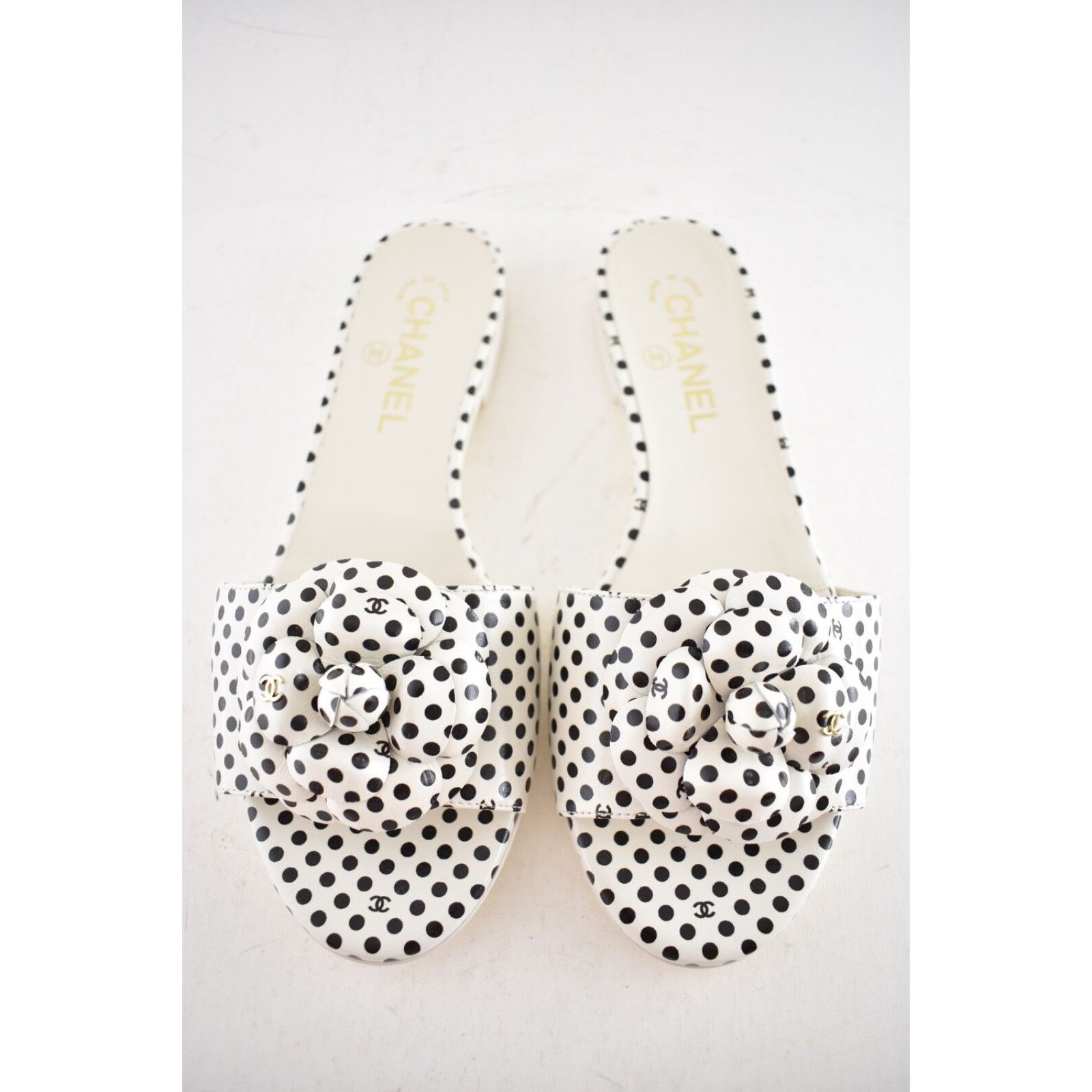 Chanel Chanel 24P Black White Camellia Flower Polka Dot CC Logo Size US 8 / IT 38 - 11 Thumbnail