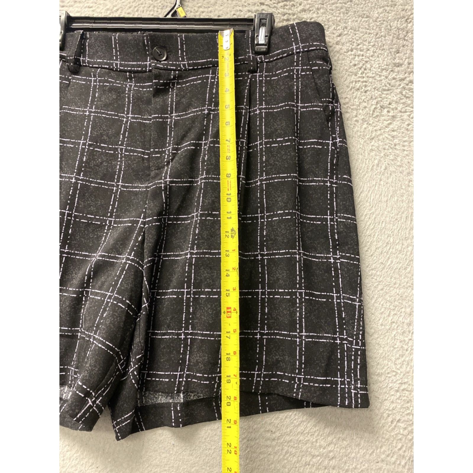 Torrid Torrid Shorts Size 20 Black White Check Polyester Stretch Button 8 Inseam Regular Mid Rise 40 in Waist NWT / 121-47 Size 42" / US 20 - 4 Thumbnail
