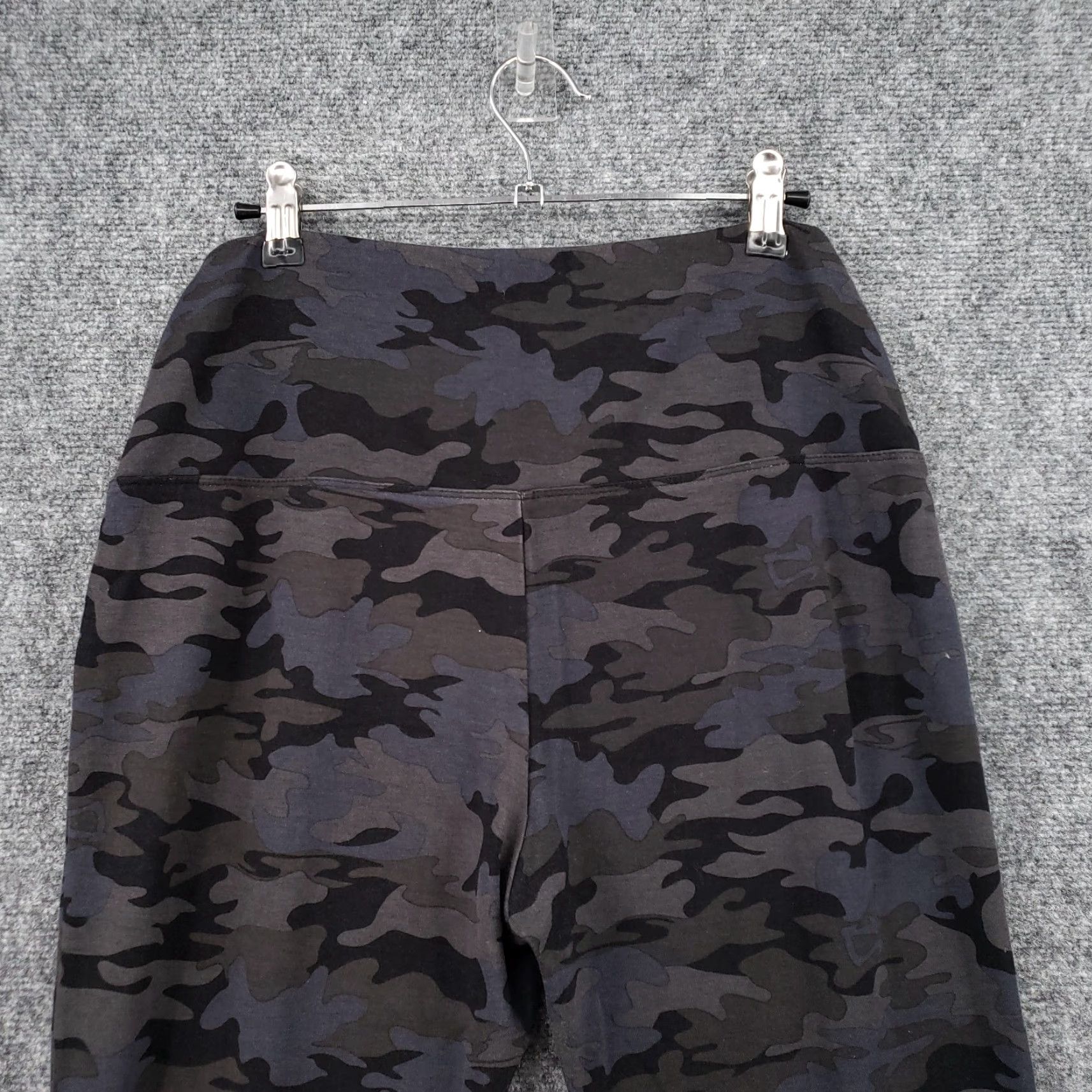 Rachel Zoe Rachel Zoe Leggings Women L Black Camouflage Ankle High Rise Tummy Control Nylon Spandex Rayon Skinny Inseam 26 Limt Gym Running Yoga Size 36" / US 14 / IT 50 - 6 Thumbnail