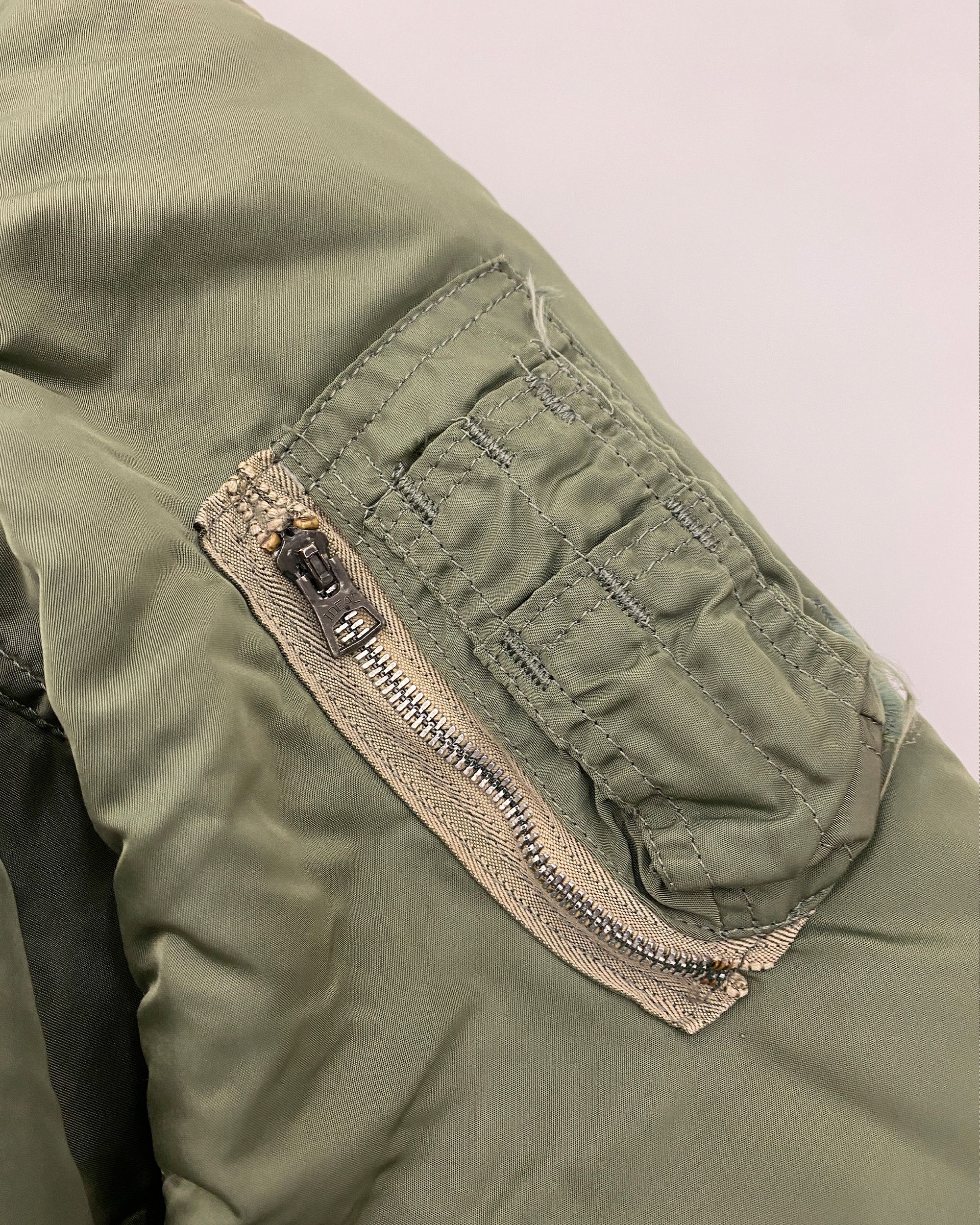 Alpha Industries 1980s Made in USA MA-1 Bomber Jacket Size US L / EU 52-54 / 3 - 10 Thumbnail