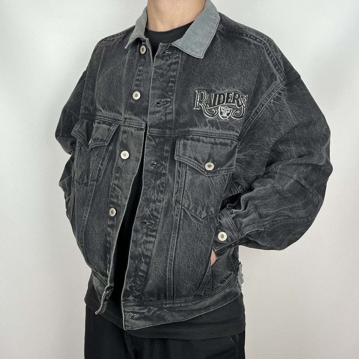 NFL Vintage Oakland Raiders NFL rare big logo denim jacket 90’s Size US M / EU 48-50 / 2 - 2 Thumbnail