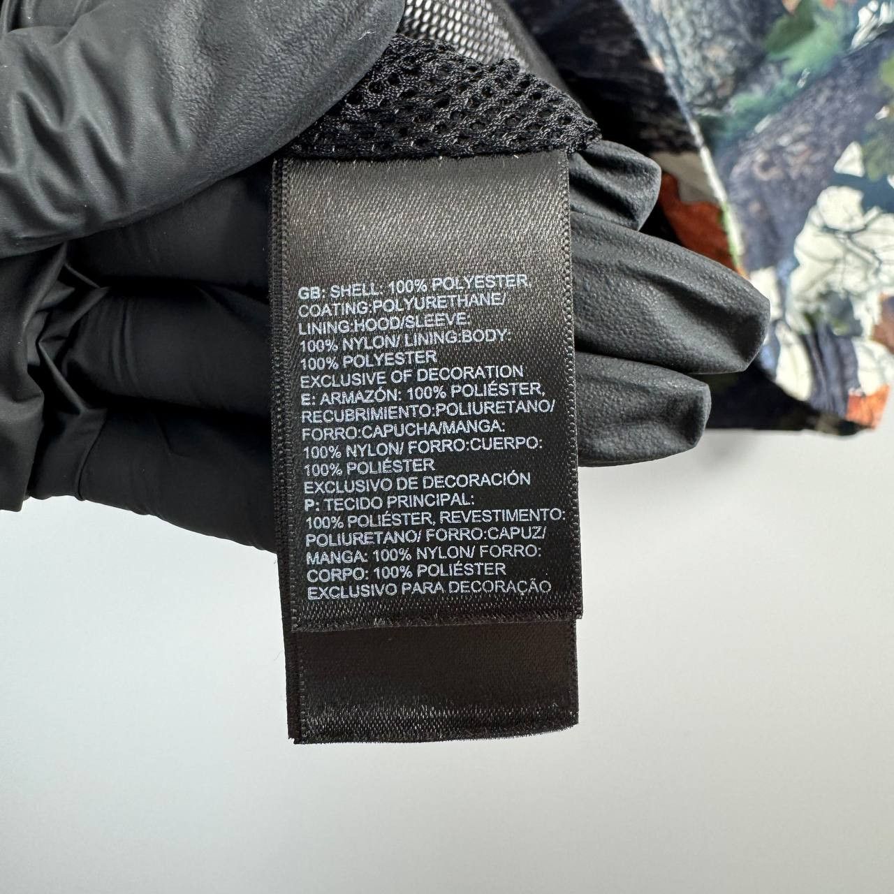 The North Face The North Face Waterproof Jacket Forest Print Womens Size L Size L / US 10 / IT 46 - 8 Thumbnail