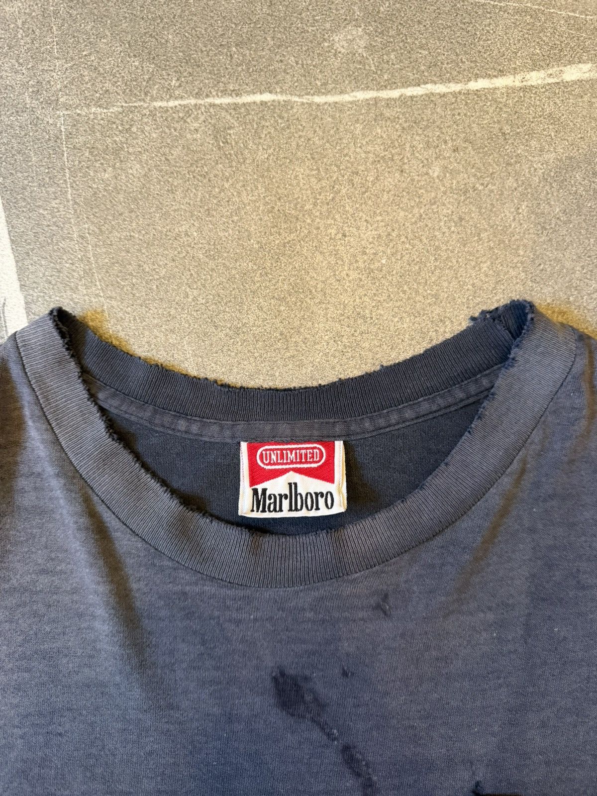 Marlboro Marlboro 1990s Faded Vintage T-Shirt Size US XL / EU 56 / 4 - 6 Thumbnail