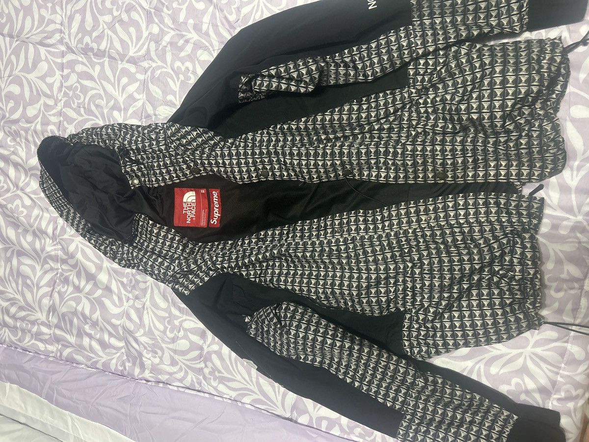 Supreme × The North Face Supreme / The North Face Studded Mountain Light Jacket Size US M / EU 48-50 / 2 - 1 Thumbnail