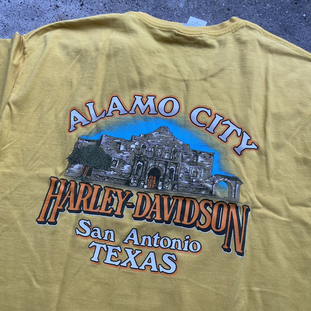 Harley Davidson × Vintage Vintage Harley Davidson yellow San Antonio Texas T-shirt Size US XL / EU 56 / 4 - 2 Thumbnail