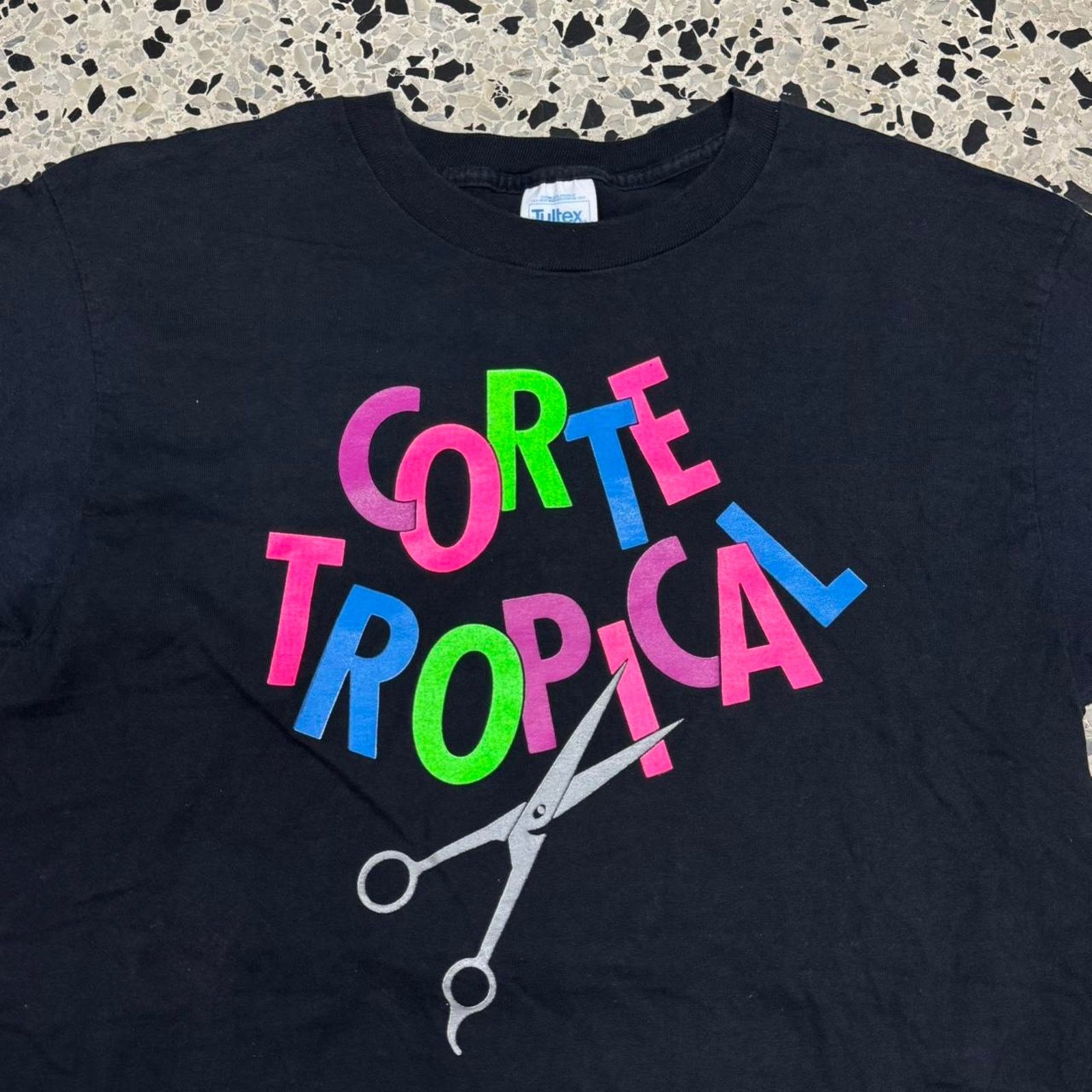 Tultex × Vintage VINTAGE 90S SINGLE STITCH CORTE TROPICAL SCISSORS TEE: Size US XL / EU 56 / 4 - 2 Thumbnail