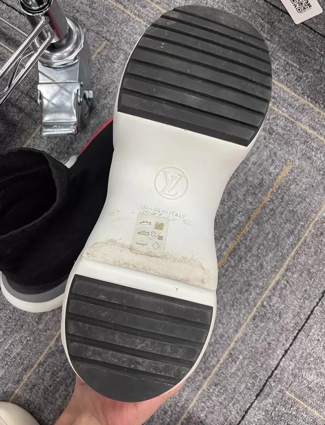 Louis Vuitton LV Archlight High Top Casual Sneaker Embossed LV Logo Size 39 Size US 8.5 / IT 38.5 - 4 Thumbnail