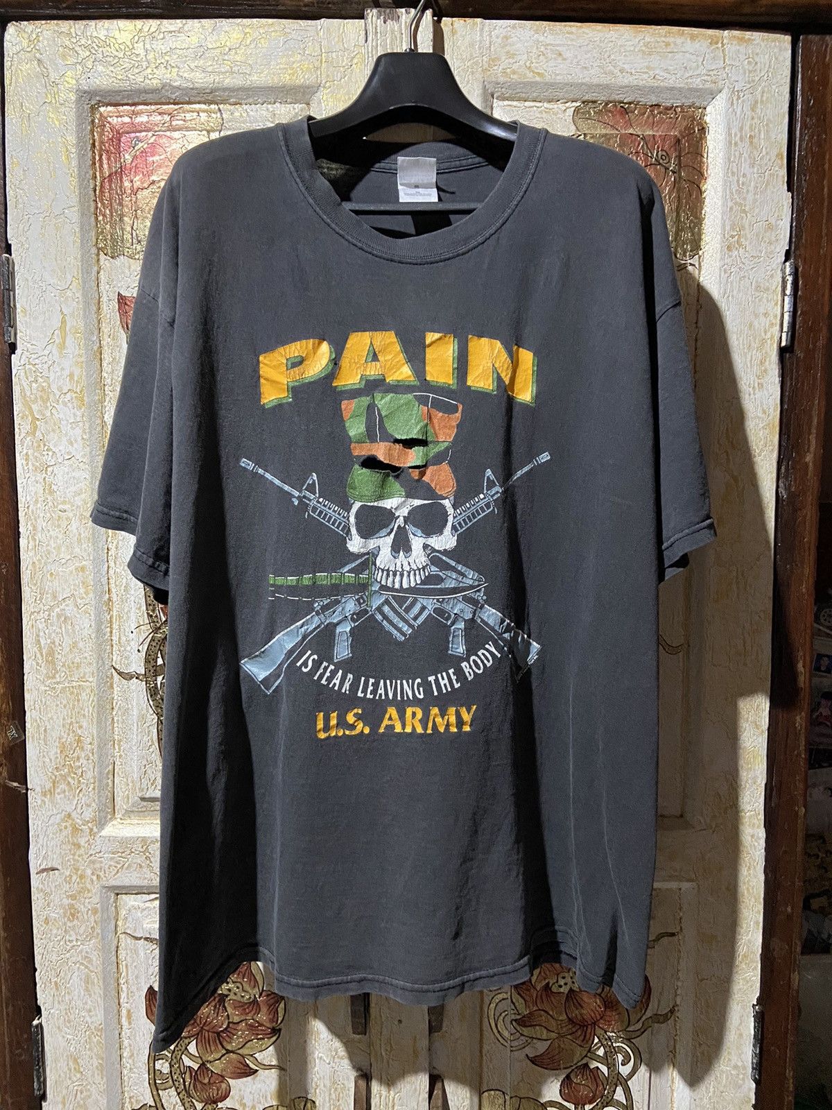 Vintage Vintage Pain is fear leaving the body nice fade t-shirt XL Size US XL / EU 56 / 4 - 1 Thumbnail