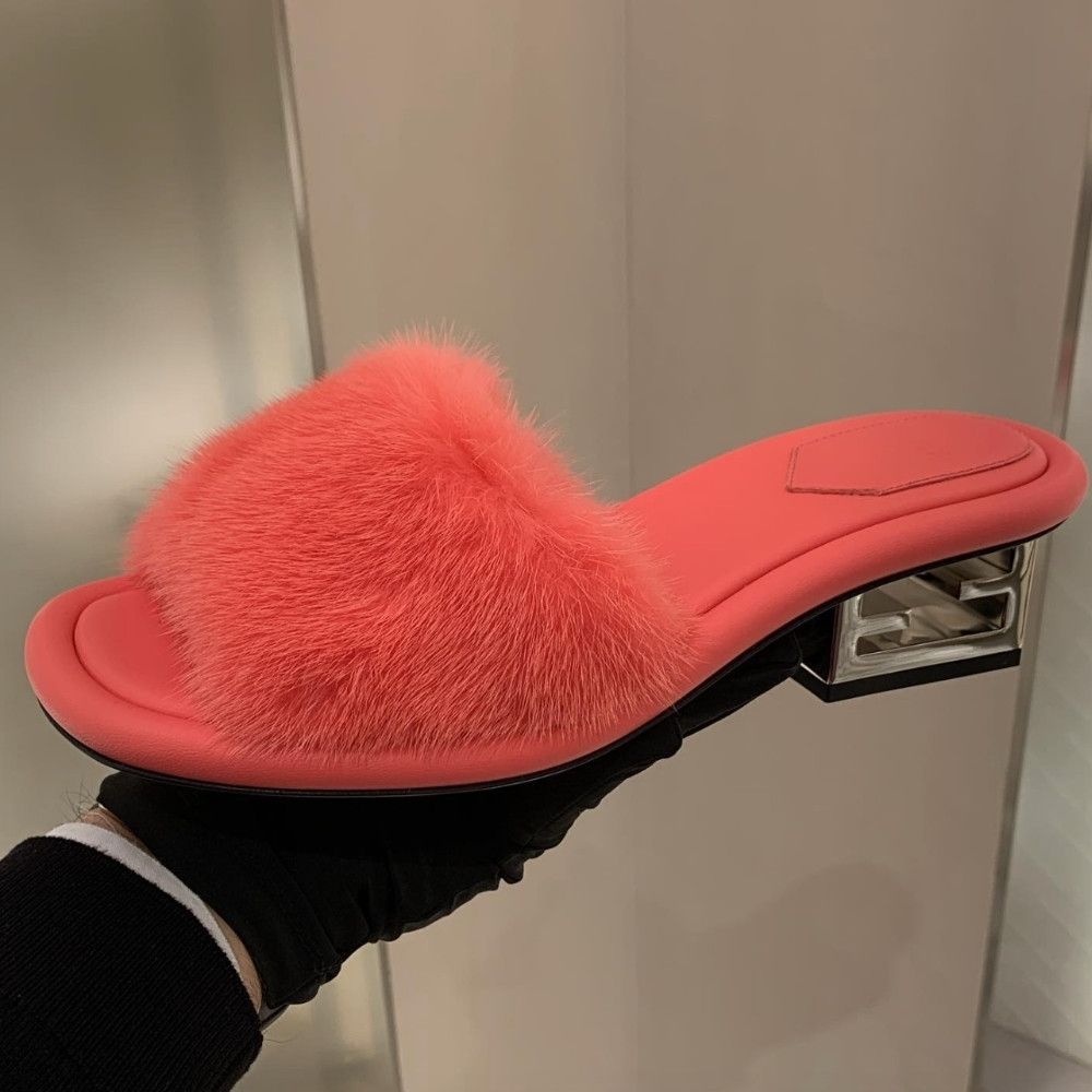 Fendi o1loc1c0824 Sandal in Rose Size US 9 / IT 39 - 1 Preview