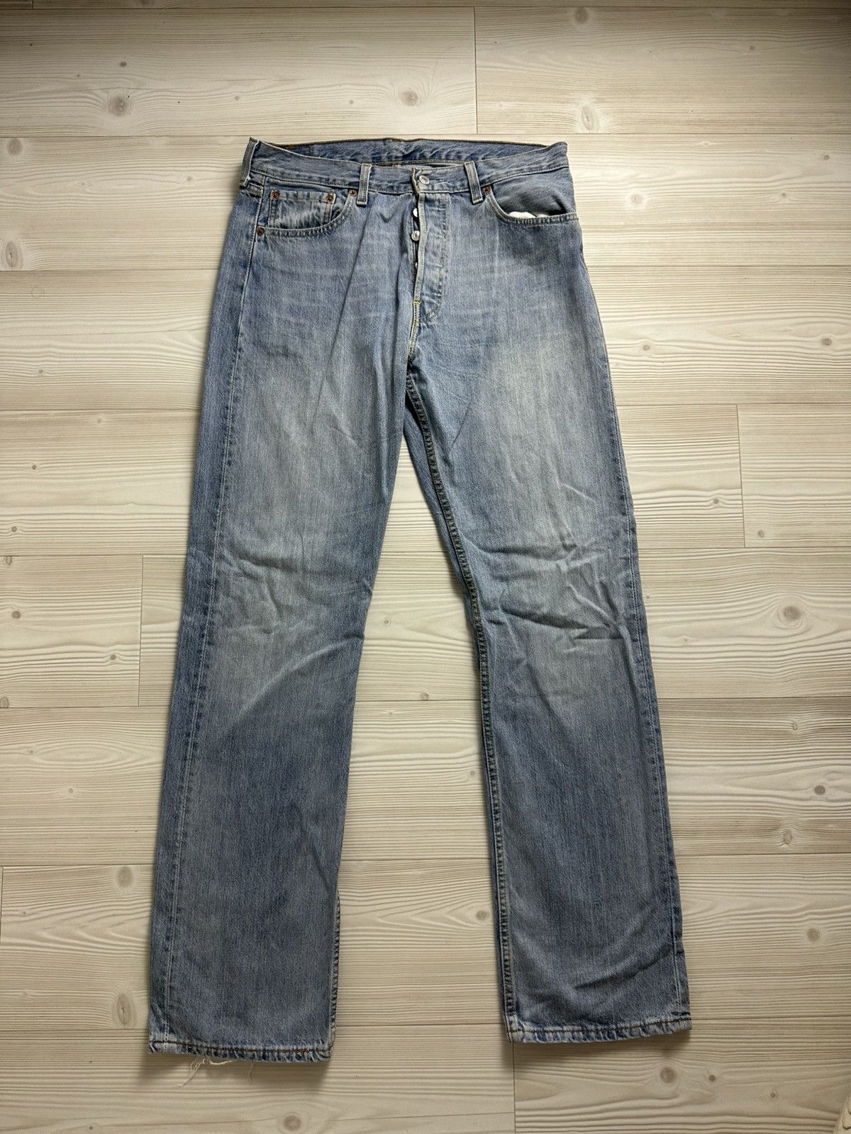 Vintage Levi’s baby blue 501 05’ 34/34