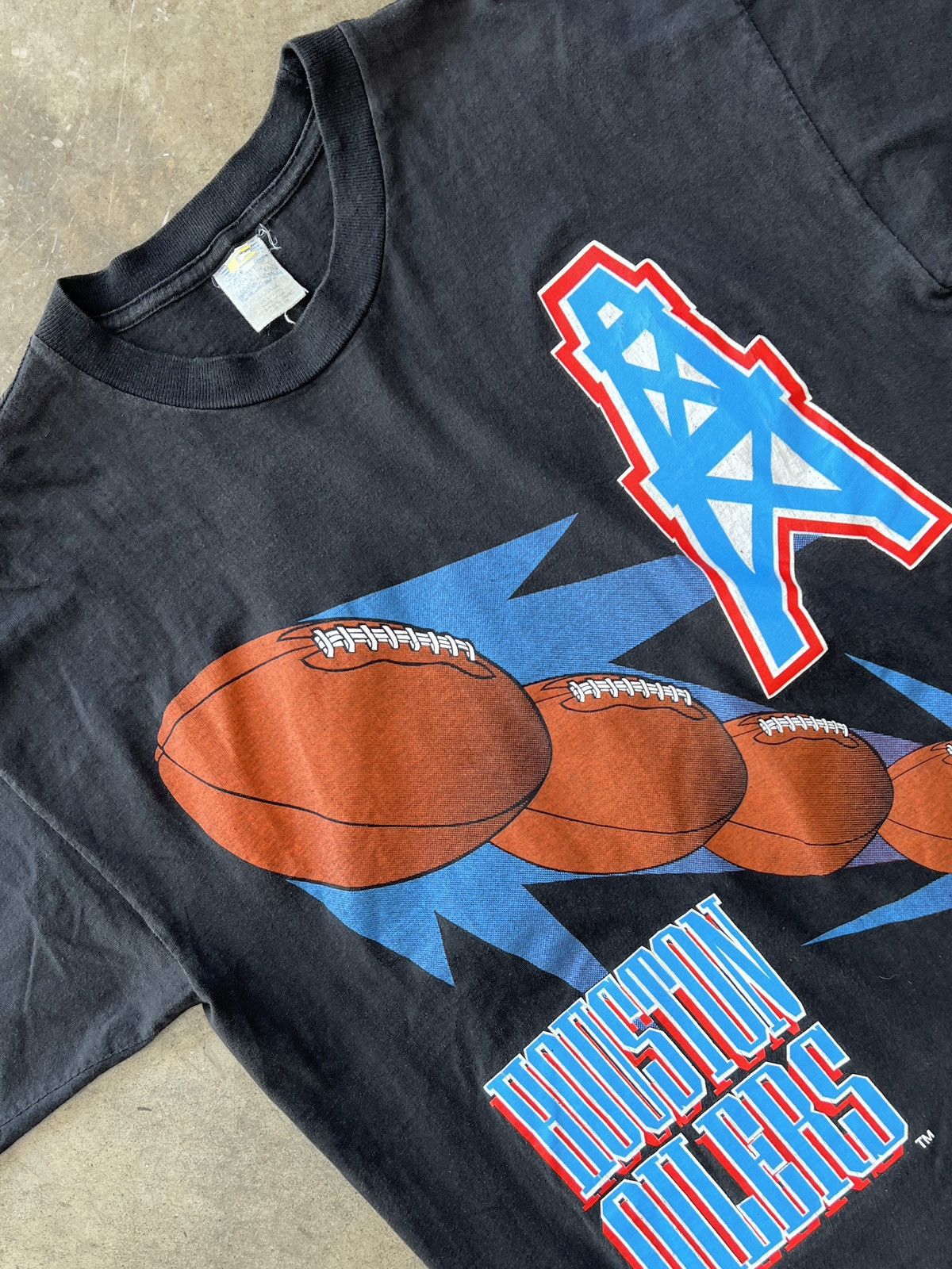 NFL × Vintage Vintage 1994 NFL Houston Oilers Football Tee Size US XL / EU 56 / 4 - 1 Thumbnail