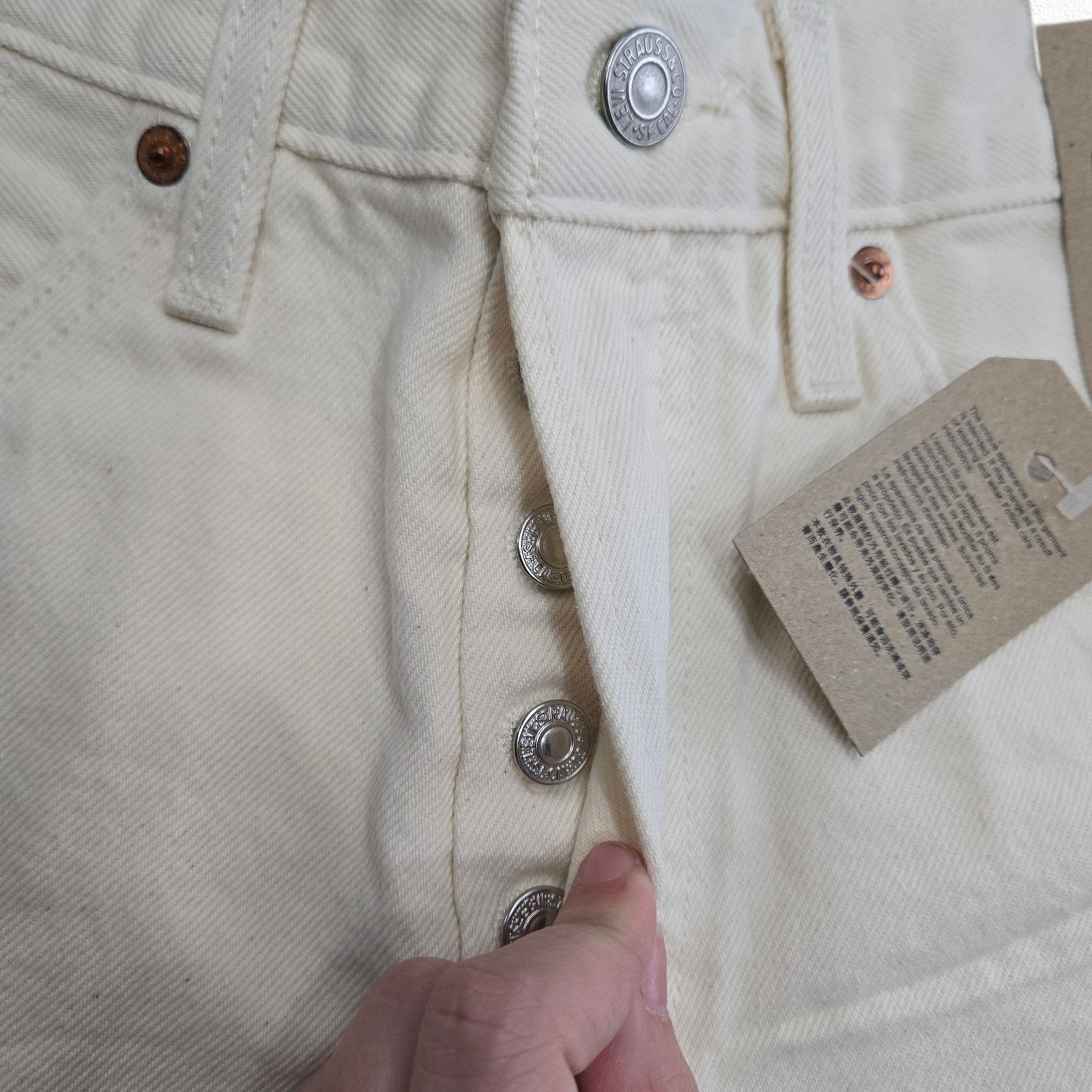 Levi's Levi’s 501 White Butterfly Cutoff Shorts Size 27 Size 27" / US 4 / IT 40 - 6 Thumbnail