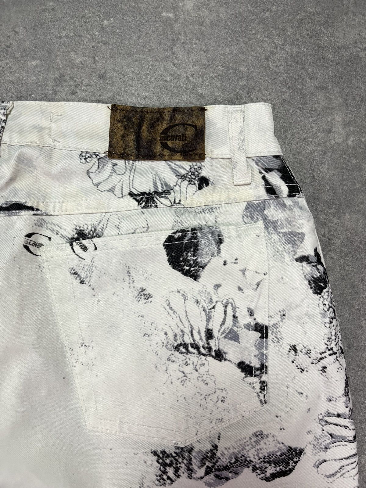 Just Cavalli 00s Just Cavalli Floral Print Flared Denim Jeans 32 Faded Size US 32 / EU 48 - 15 Thumbnail