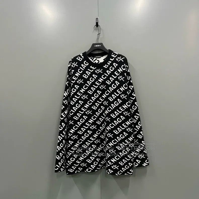 Balenciaga Balenciaga Full-print barrage logo knitwear Size US L / EU 52-54 / 3 - 1 Thumbnail