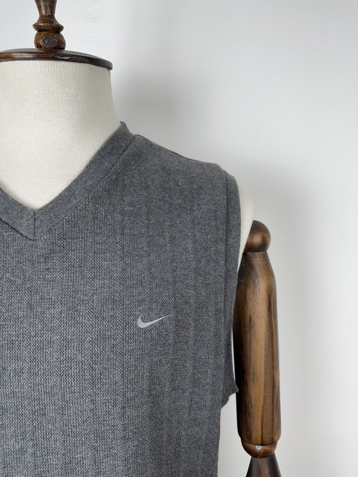 Nike × Vintage Men’s Vintage Nike Vest Sweater size L Size US L / EU 52-54 / 3 - 3 Thumbnail
