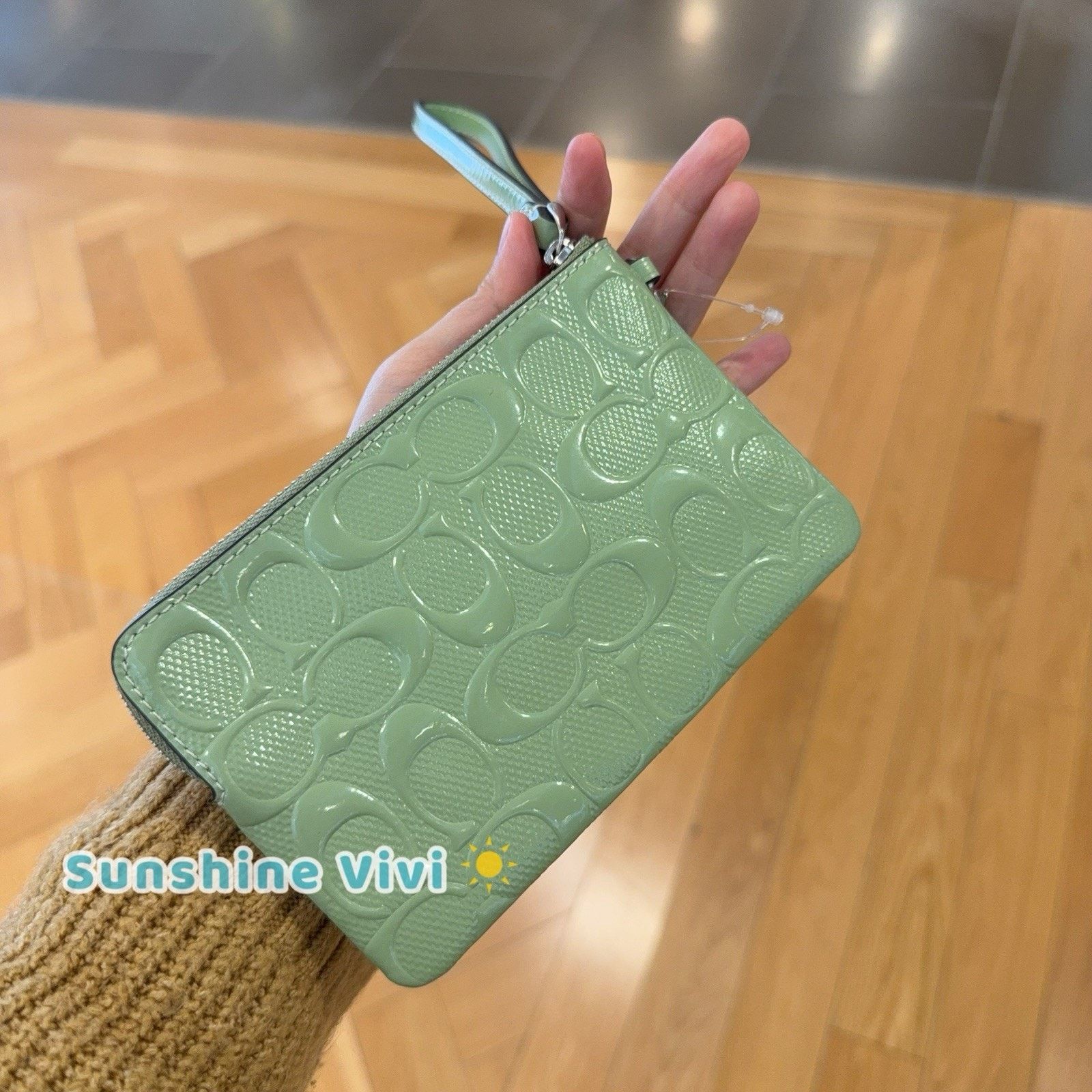 Coach NWT COACH Corner Zip Wristlet Heart Charm CDF04 Pale Green Size ONE SIZE - 5 Thumbnail
