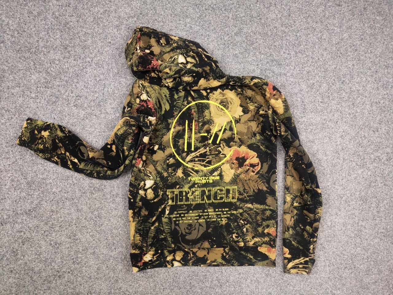 Band Tees Vintage Twenty One Pilots Band Logo Camo Floral Green Hoodie Size US S / EU 44-46 / 1 - 11 Thumbnail