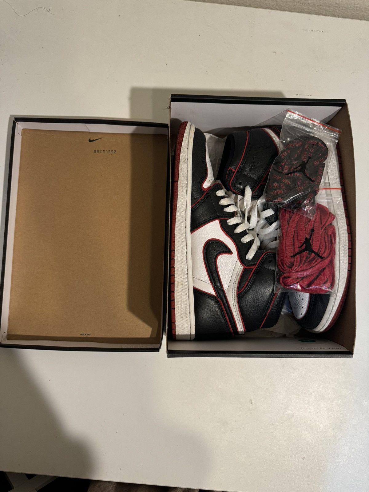 Nike Air Jordan 1 Retro High OG Bloodlines Size US 9.5 / EU 42-43 - 13 Thumbnail