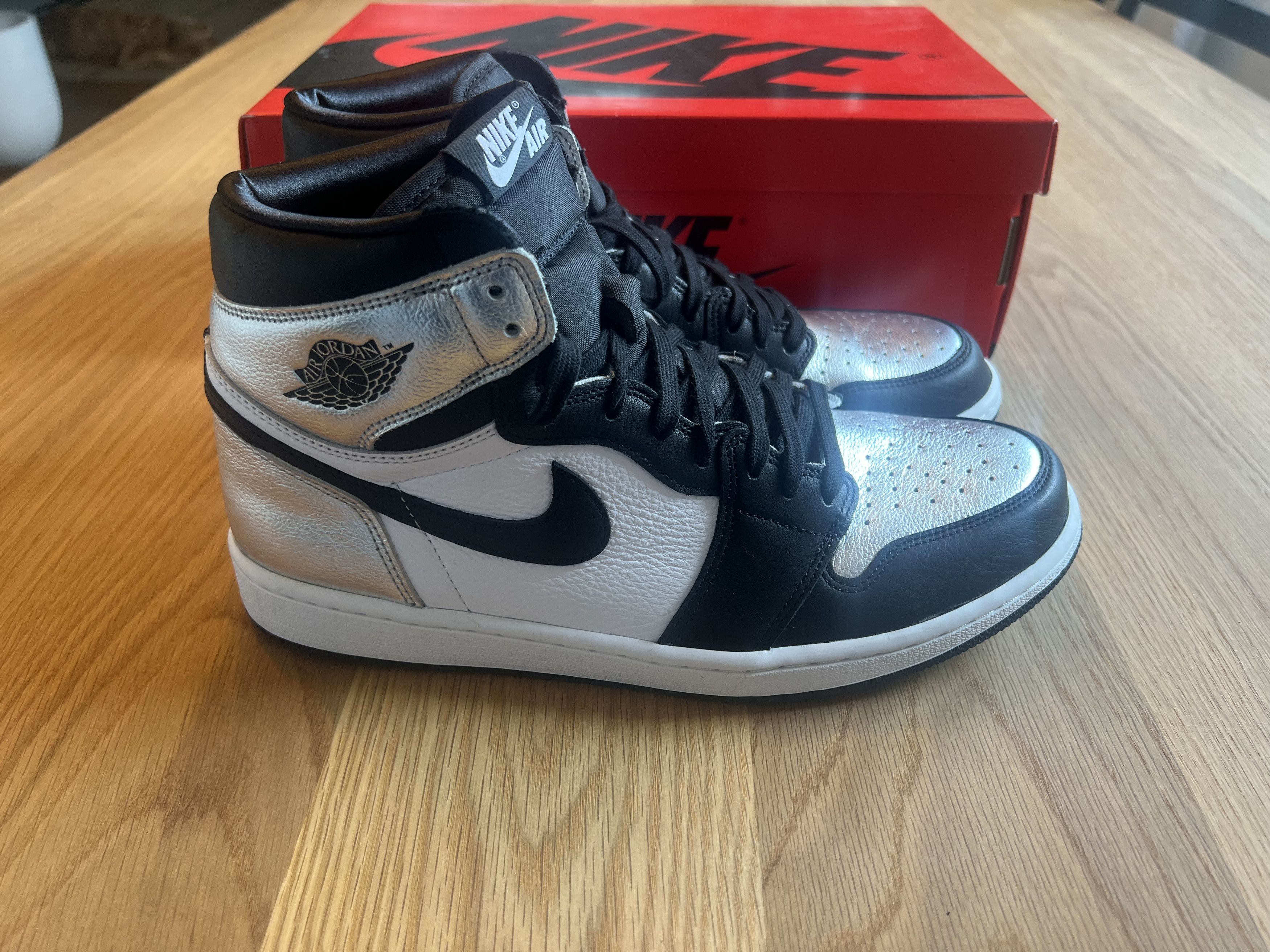 Nike Jordan 1 - Silver Toe Size US 10 / EU 43 - 2 Thumbnail