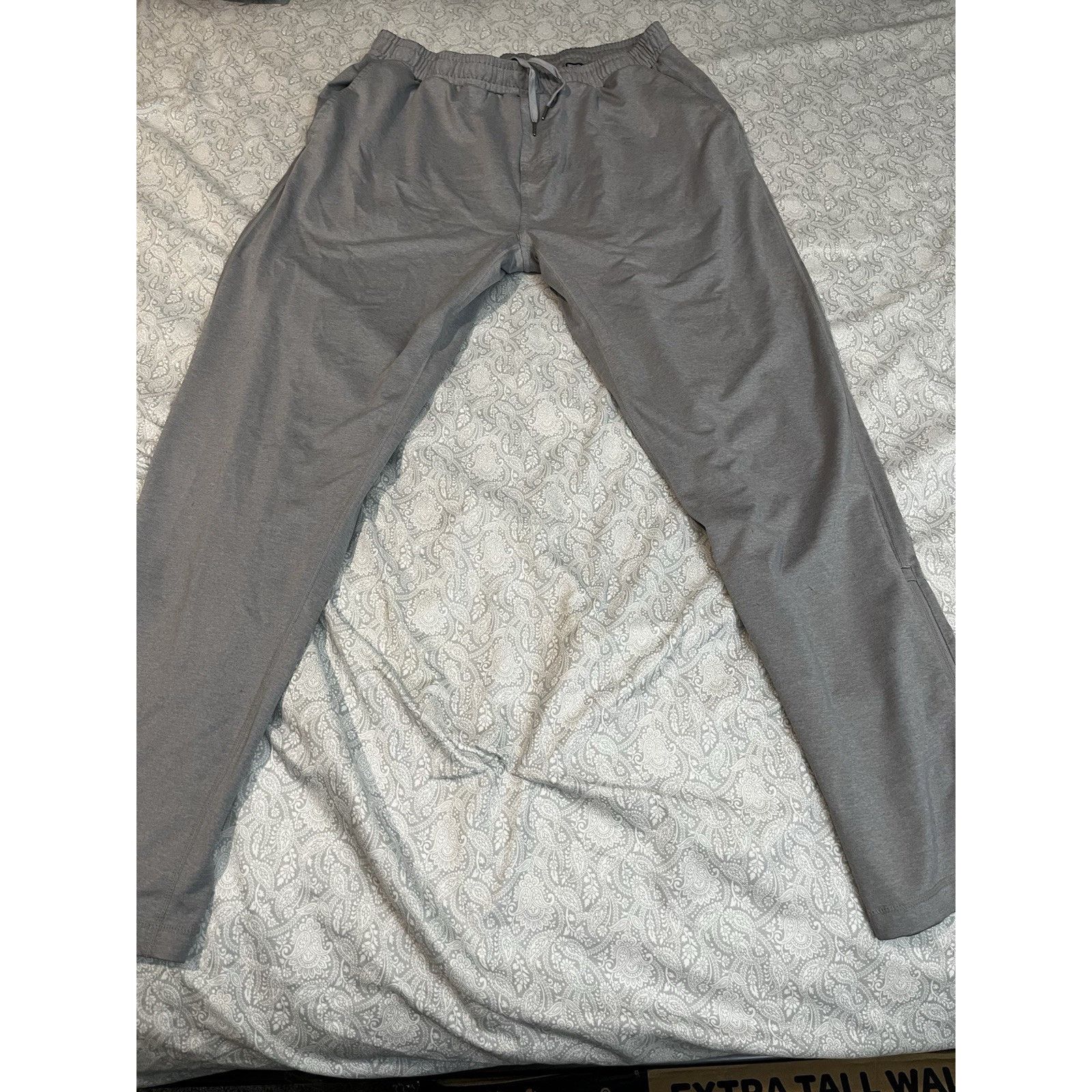 Vuori Vuori Men's Performance Jogger Gray Size Medium Zip Pockets Size US 32 / EU 48 - 1 Thumbnail
