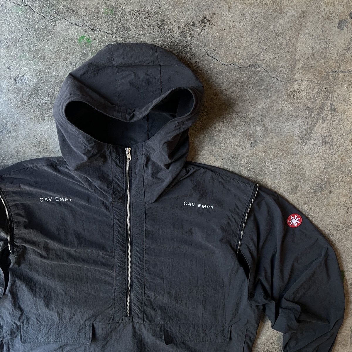Cav Empt Cav Empt Concealed Sleeve Popover Jacket Size US XL / EU 56 / 4 - 4 Thumbnail