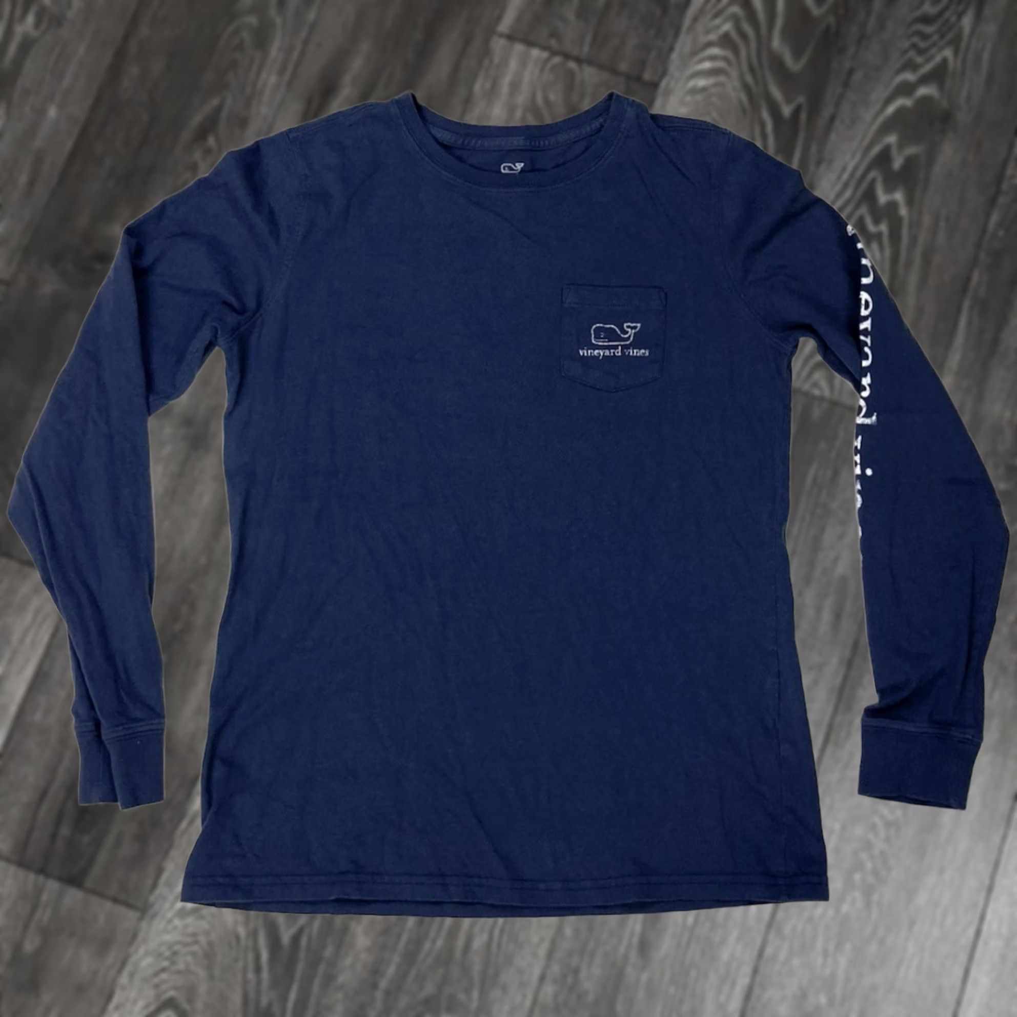 Vineyard Vines Vineyard Vines Pocket Graphic T-shirt Women XS Blue Logo White Long Sleeve Shirt Pullover Crew Neck Casual All Seasons Pockets Modern Size S / US 4 / IT 40 - 1 Thumbnail
