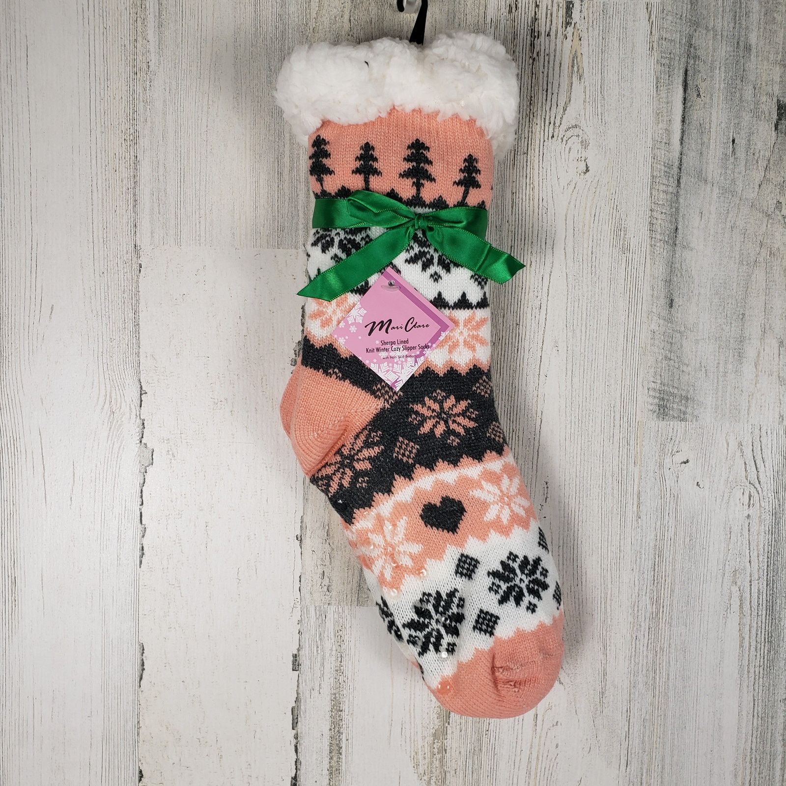 Other NWT Sherpa Lined Knit Winter Snowflake No-Slip Slipper Socks Size ONE SIZE - 1 Thumbnail