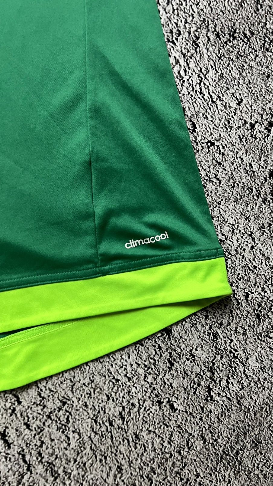 Adidas 2015-2016 Real Madrid third kit goalkeeper adidas jersey Size US XL / EU 56 / 4 - 5 Thumbnail