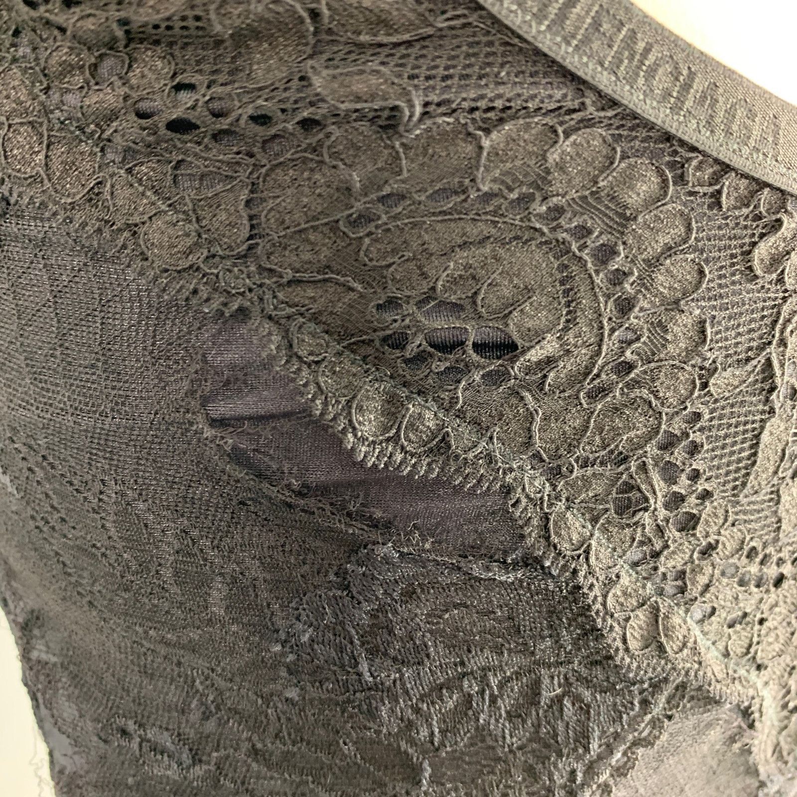 Balenciaga BALENCIAGA Size 4 Black Lace Fitted Mini Cocktail Dress Size S / US 4 / IT 40 - 6 Thumbnail