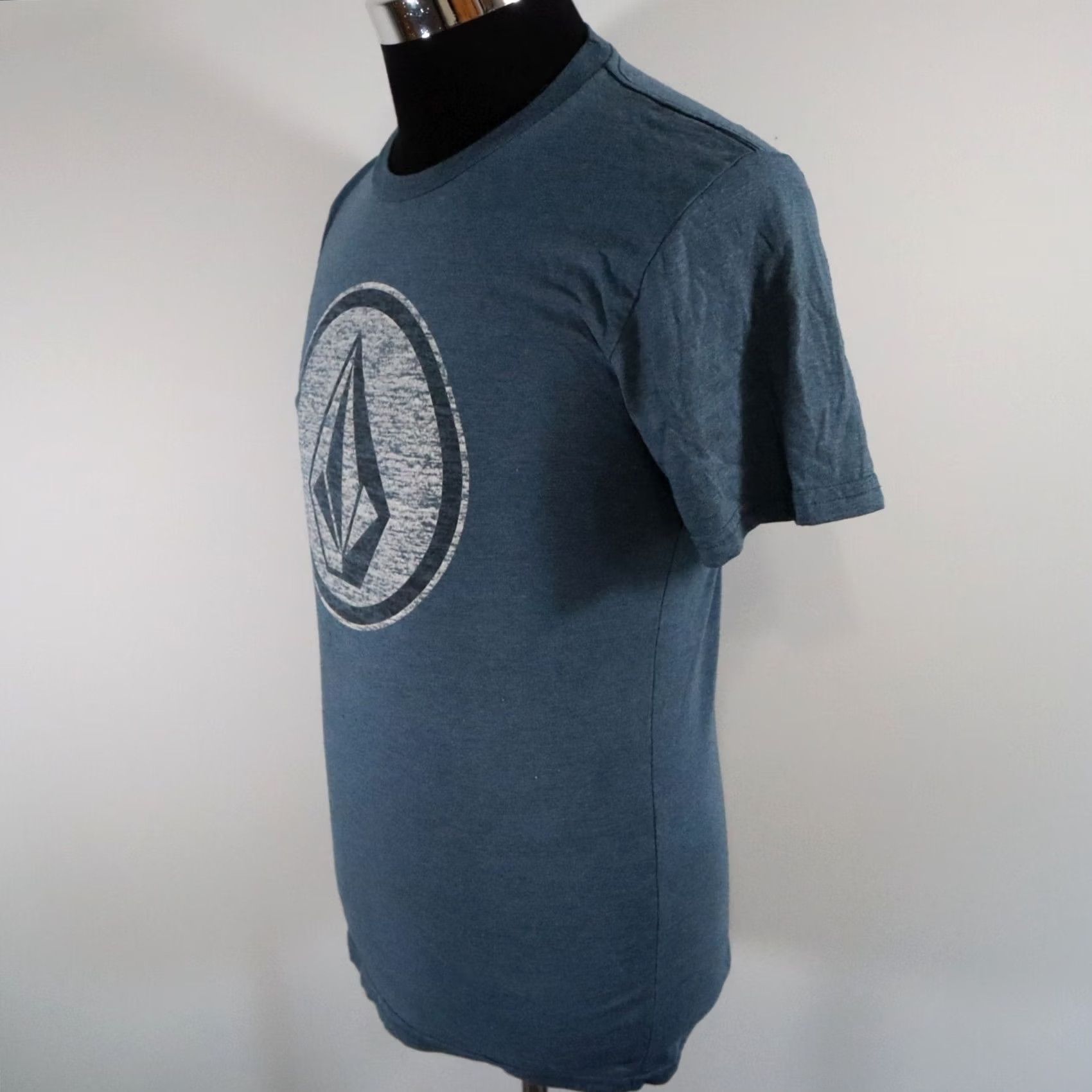 Volcom Volcom T-Shirt Mens Small Casual Crew Neck Center Logo Tee Blue Short Sleeve Size US S / EU 44-46 / 1 - 7 Thumbnail