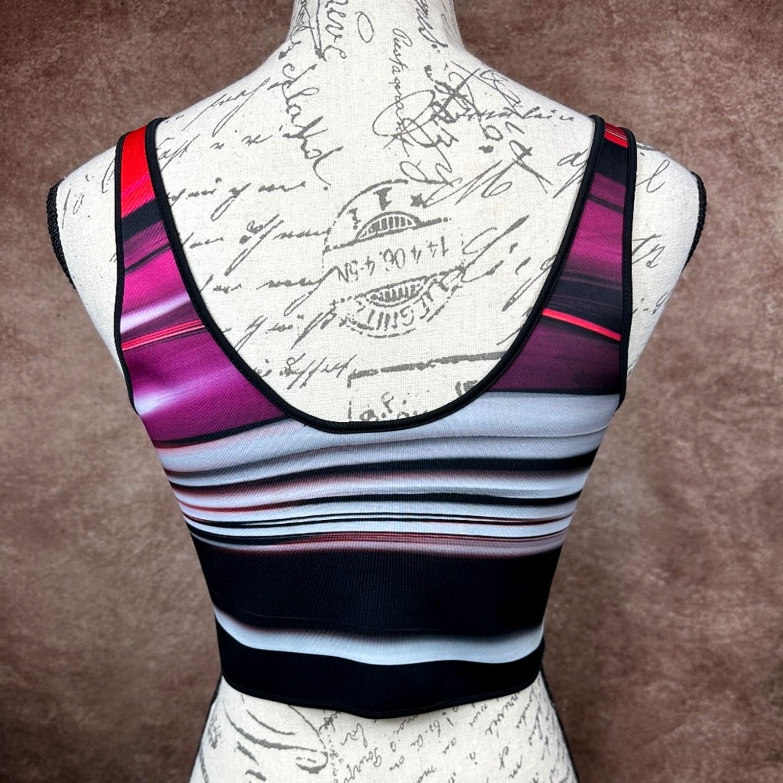 Clover Canyon Clover Canyon Reversible Botanical Wave Crop top - size M Size M / US 6-8 / IT 42-44 - 8 Thumbnail