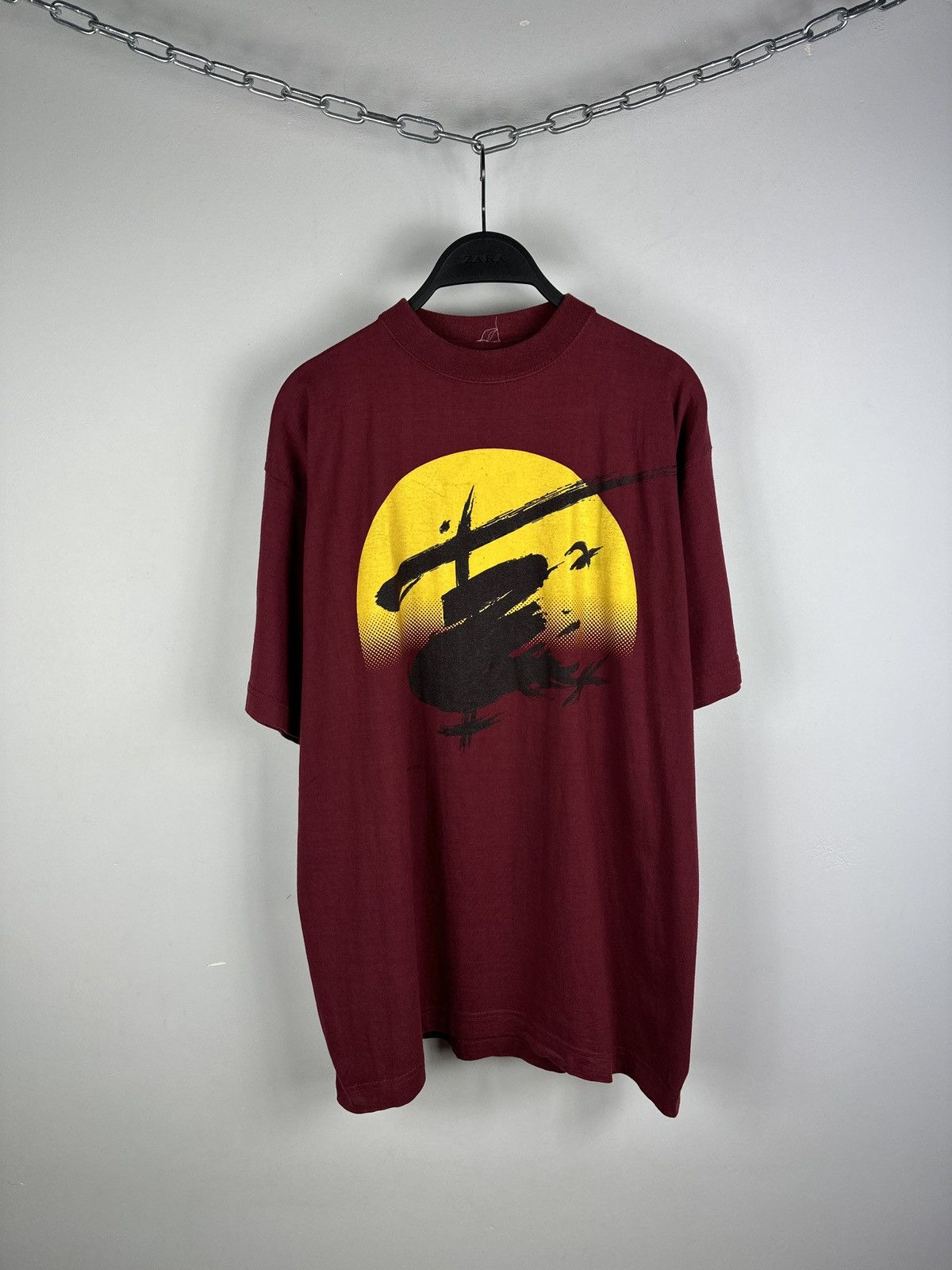 Vintage Vintage 1988 Miss Saigon Graphic Movie T-shirt Size US XL / EU 56 / 4 - 1 Thumbnail