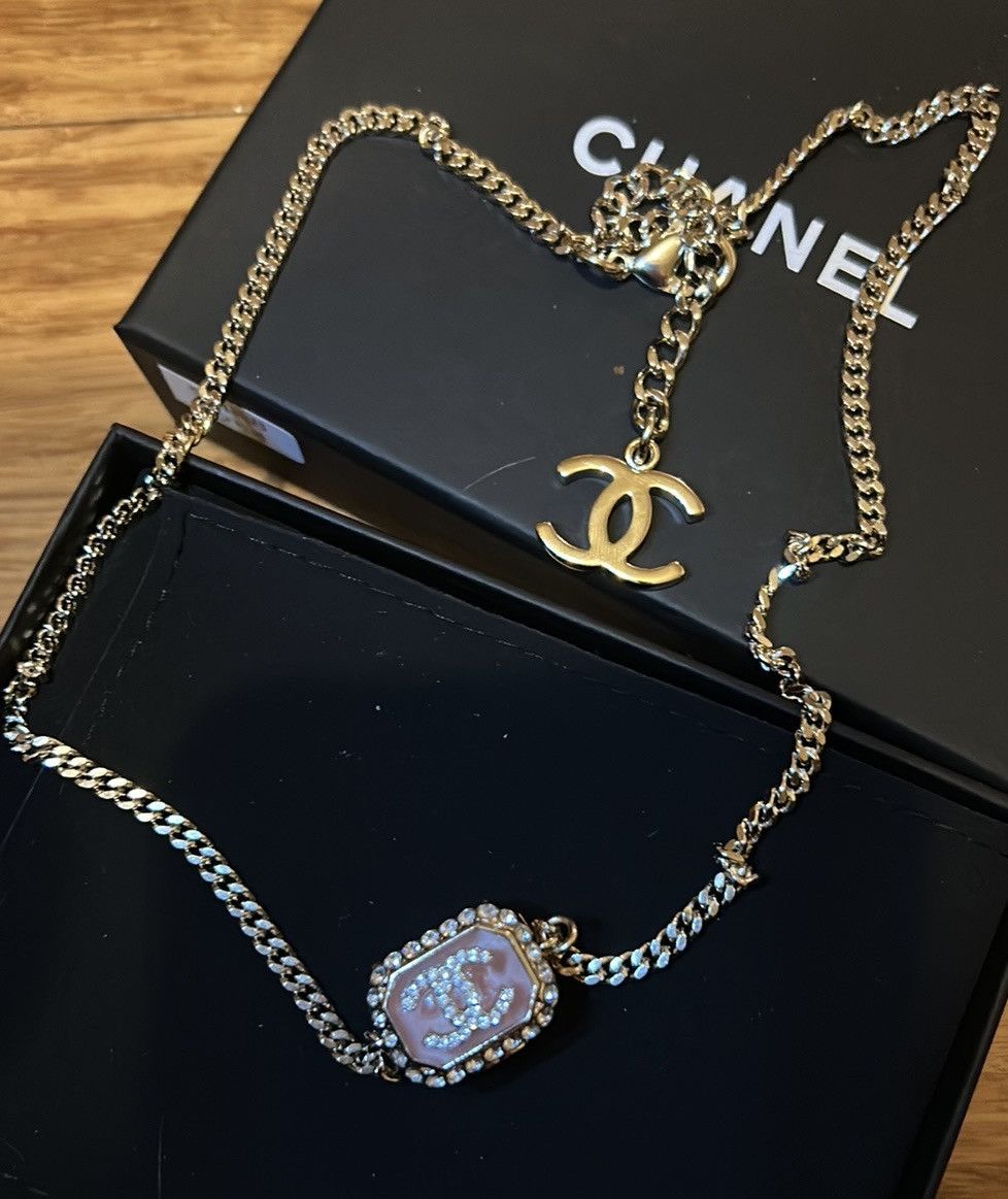 Chanel CHANEL Pink Resin Crystal CC Cuboid Openable Box Necklace Size ONE SIZE - 13 Thumbnail