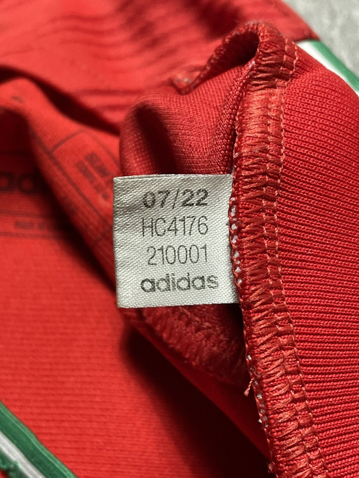 Adidas Adidas Wales 2022 2023 Home Football Shirt Soccer Jersey Size US L / EU 52-54 / 3 - 7 Thumbnail