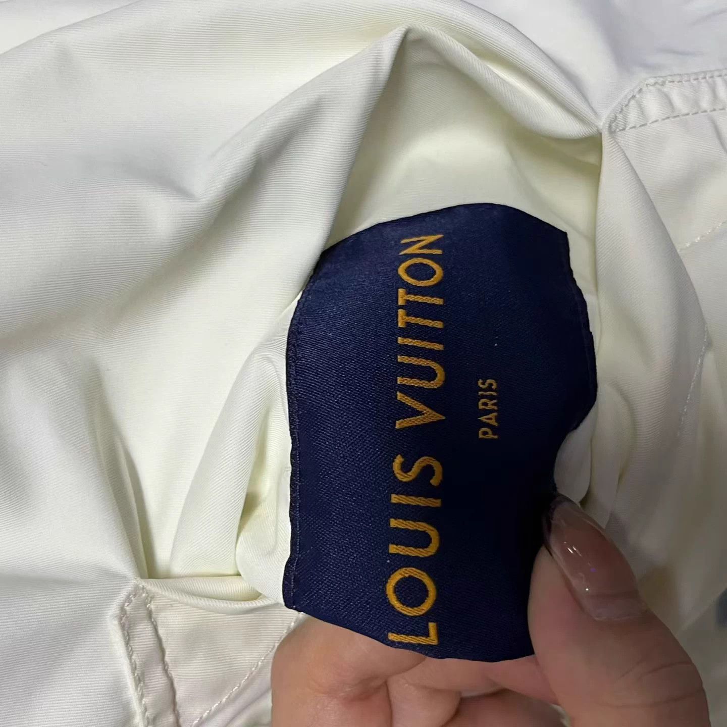 Louis Vuitton Louis Vuitton White Hooded Windbreaker Jacket 48 Size US M / EU 48-50 / 2 - 5 Thumbnail