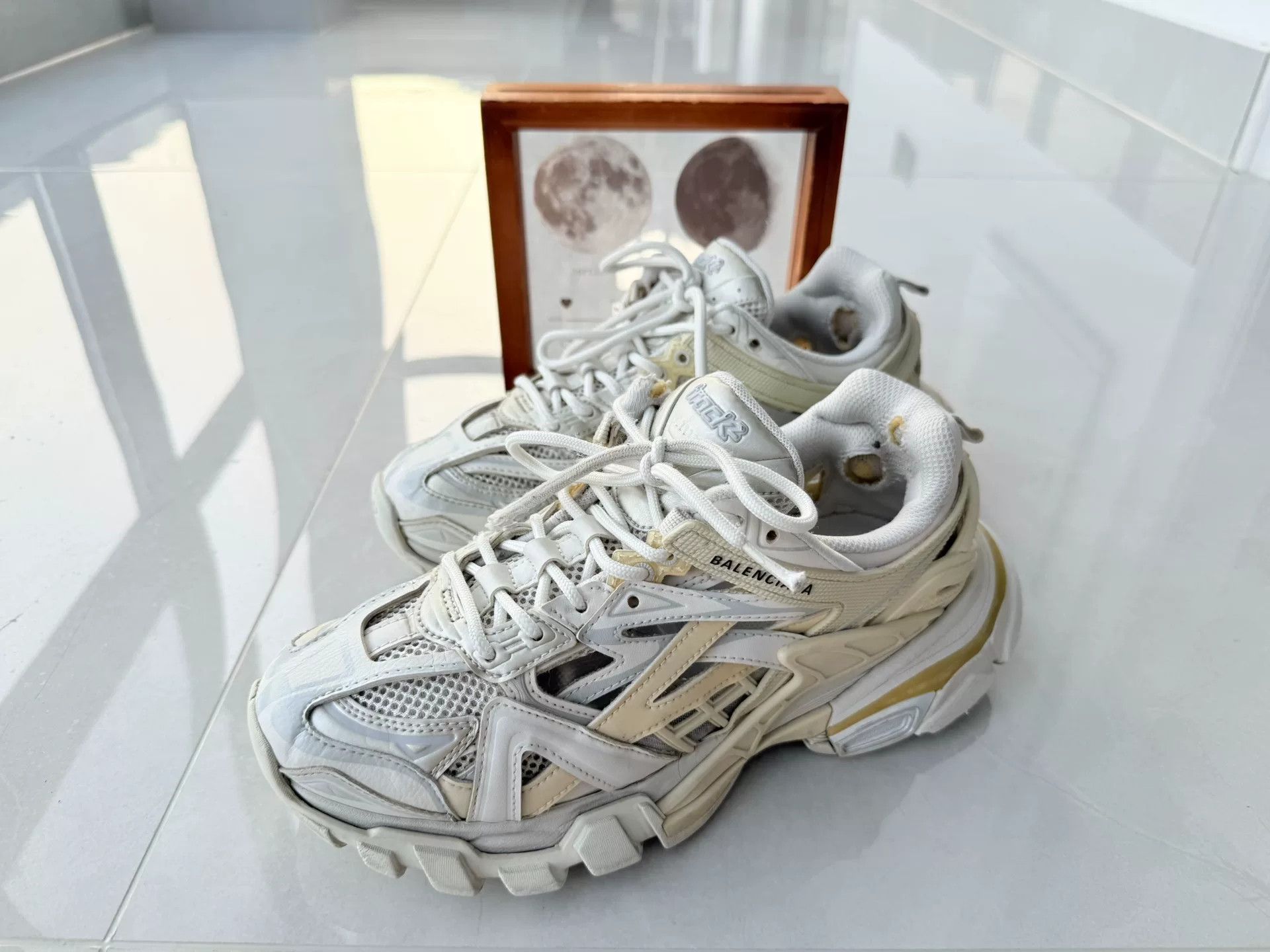 Balenciaga Balenciaga White Lowtop Sneakers it_38 Women Size US 8 / IT 38 - 1 Thumbnail