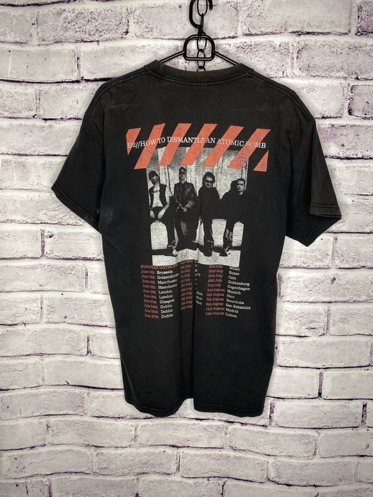 Band Tees Men's Vintage 2004 T-Shirt U2 To Dismantle An Atomic Bomb Size US L / EU 52-54 / 3 - 1 Thumbnail