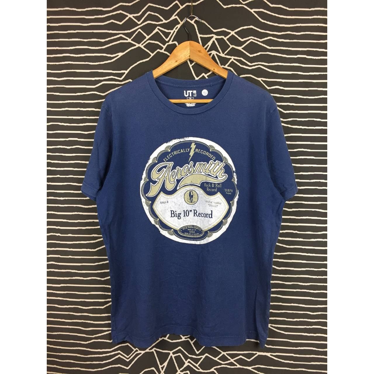 Aerosmith × Band Tees × Uniqlo Uniqlo X Aerosmith Electrically Recorded Big 10'' Record Tee Size US XL / EU 56 / 4 - 1 Thumbnail