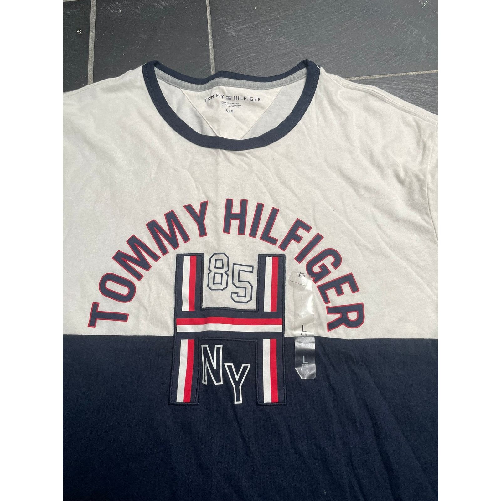 Tommy Hilfiger NEW Tommy Hilfiger Navy White Tshirt Size Large Mens Size US L / EU 52-54 / 3 - 2 Thumbnail
